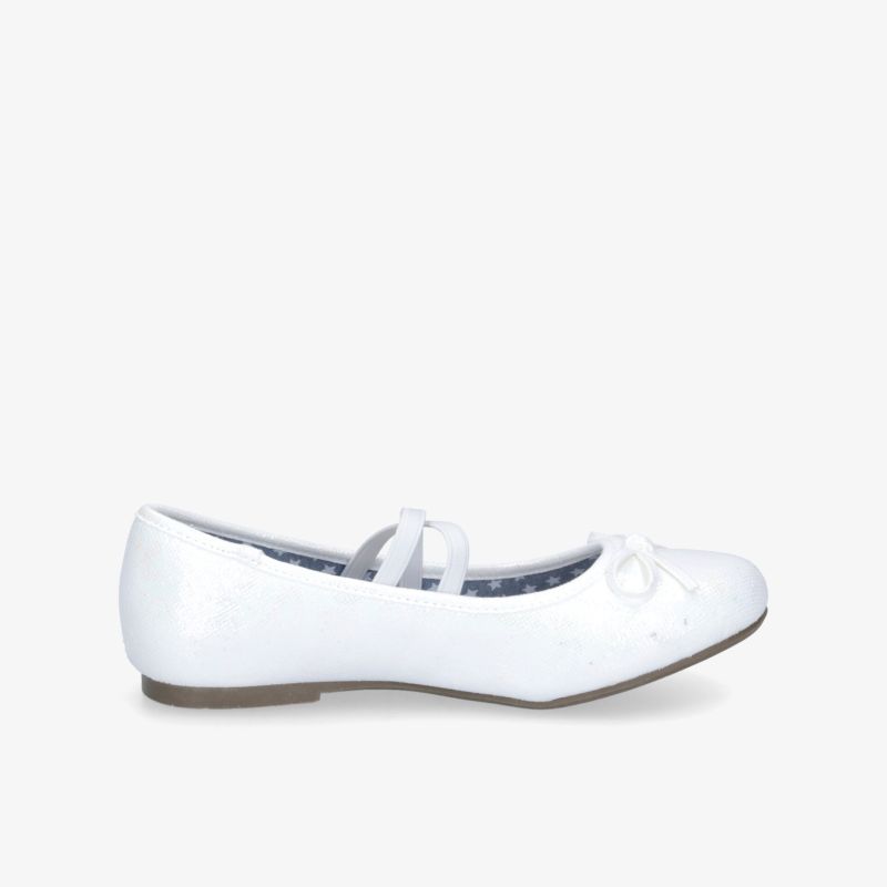 Elegante weiße Ballerinas mit Schleifendetail und flacher Sohle, ideal für vielseitige Outfits und Komfort