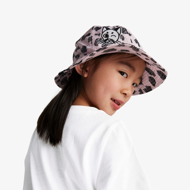 Stylischer Bucket Hat mit modernem Muster. Perfekt für ein modisches und bequemes Outfit.