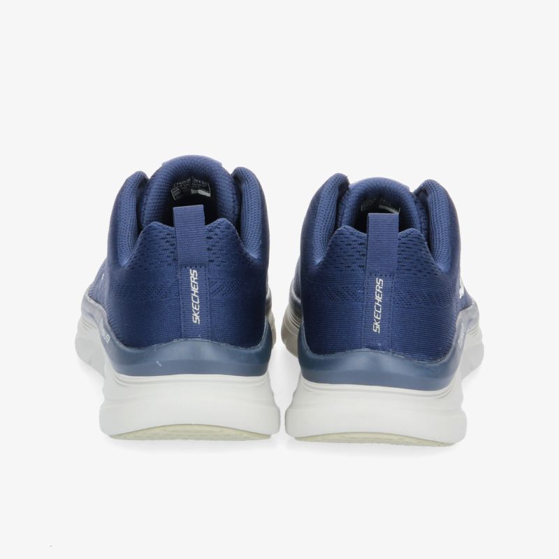 Blaue Sportschuhe mit stilvollem Design und hohem Tragekomfort. Ideal für sportliche Aktivitäten.