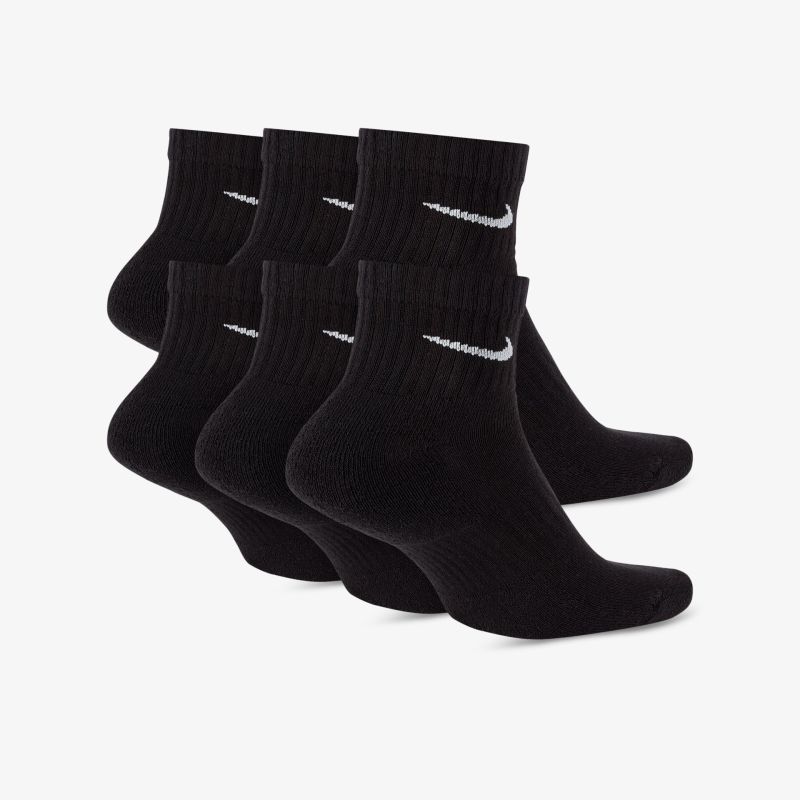 Schwarze knöchelhohe Socken mit Logo, ideal für sportliche Aktivitäten und den täglichen Gebrauch.
