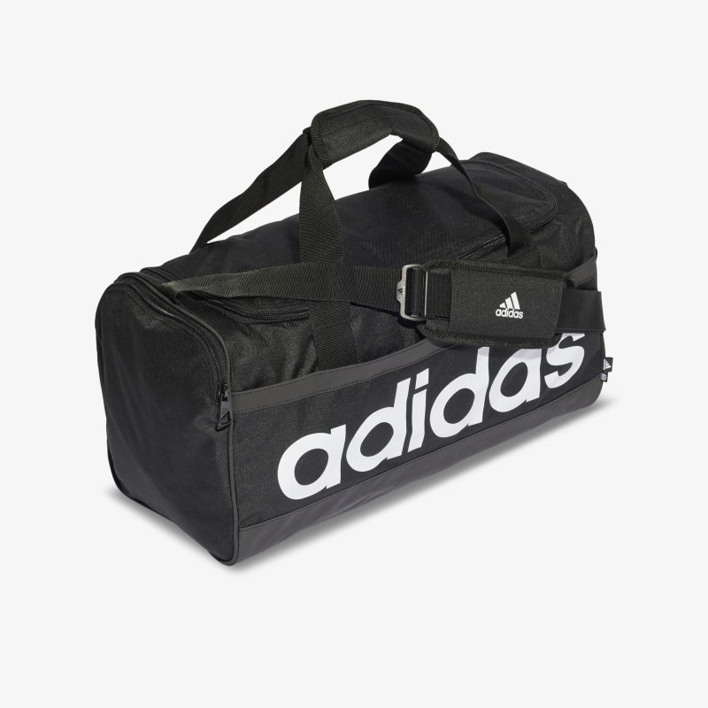 Schwarze adidas Sporttasche mit großem Logo, verstellbarem Schultergurt und geräumigem Innenfach.