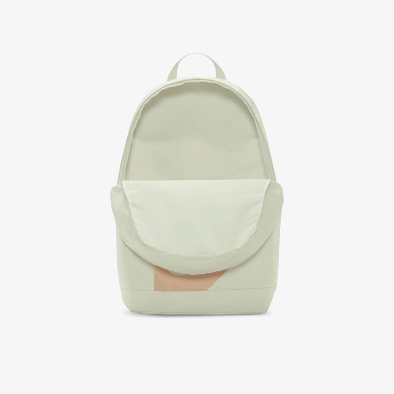 Cremefarbener Rucksack in Frontansicht mit großer Fronttasche und gepolstertem Henkel, klare Linien und praktisches Design