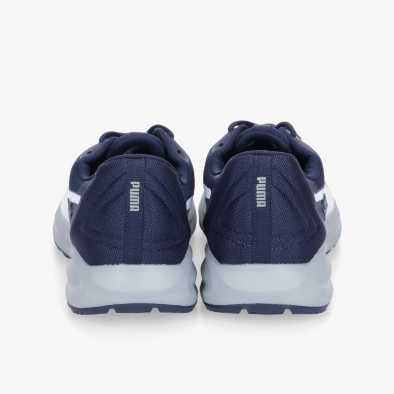 Bequeme navy-farbene Laufschuhe mit robuster Sohle und perfekter Dämpfung für optimalen Tragekomfort.