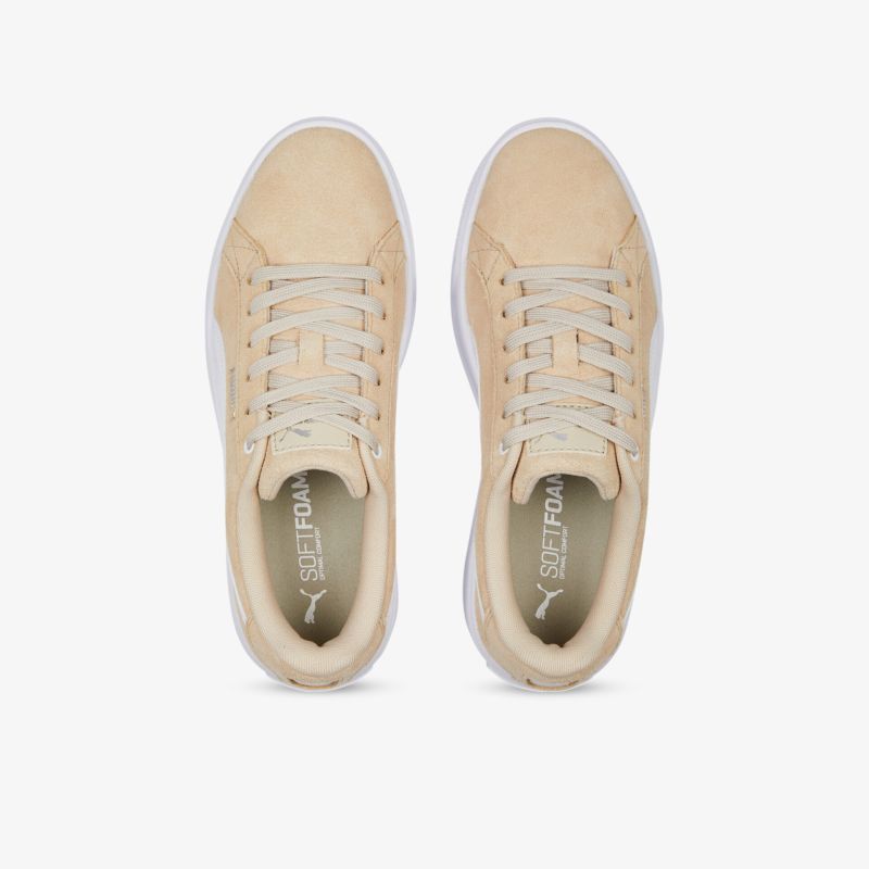 Verleihen Style mit klassischen beigen Sneakern. Komfort und Eleganz vereint. Perfekt für den Alltag.