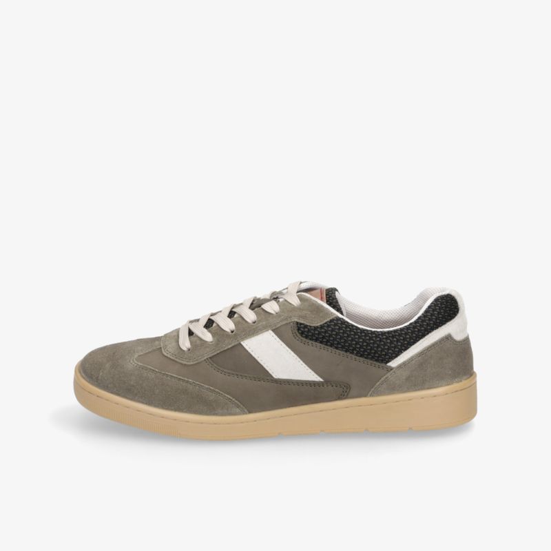 seitlich abgebildeter sportlicher Schuh mit robuster Sohle, bequemem Schnitt und modernem Design in neutralen Farben