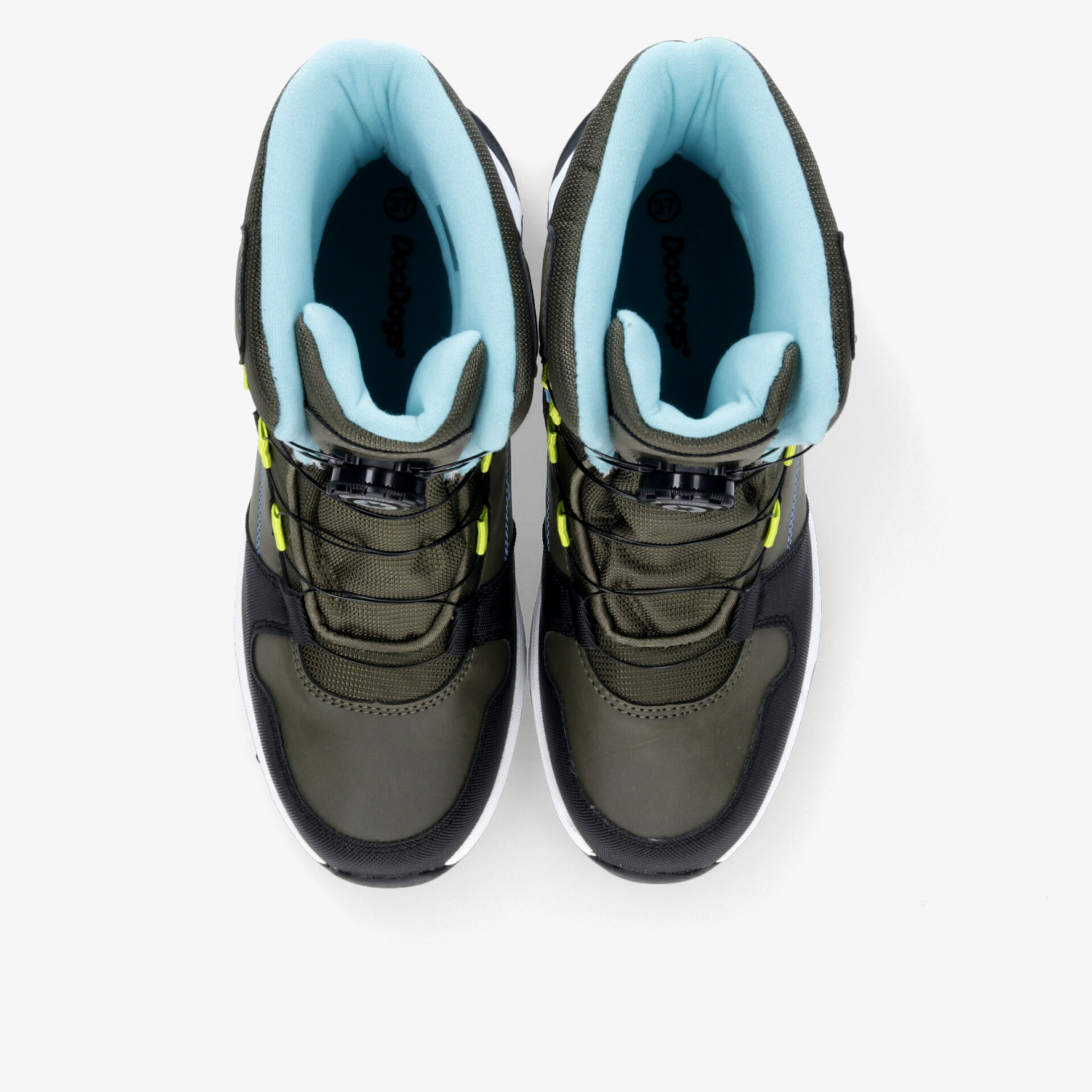 Stylische und bequeme Schuhe mit modischem Design in farblichen Akzenten, perfekt für den täglichen Gebrauch.