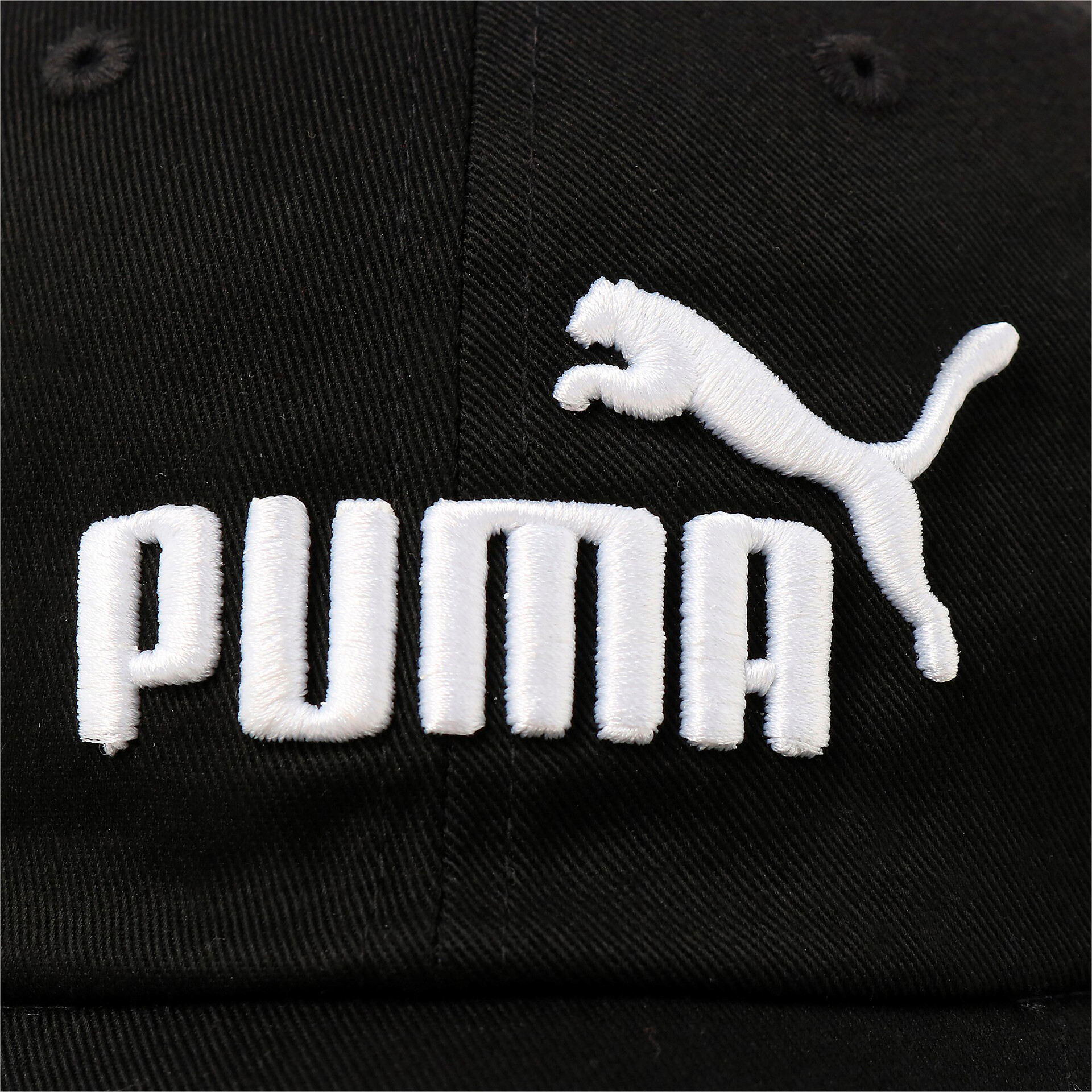 Schwarze Puma-Cap mit weißem Logo, stilvoll und sportlich, perfektes Accessoire für Freizeit und Sport