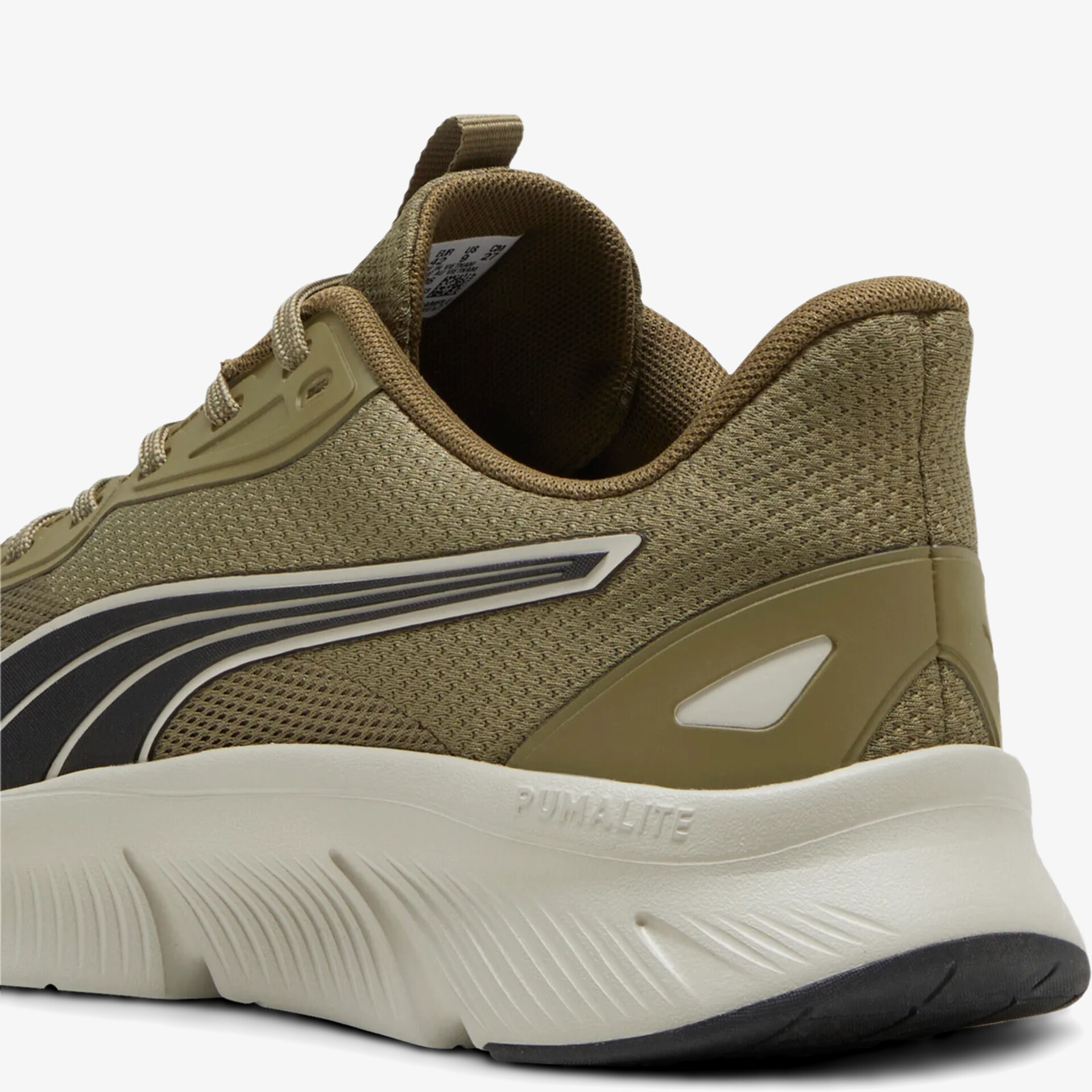 leichter Sportschuh mit atmungsaktivem Material und stabilem, flexiblem Profil für hohen Tragekomfort