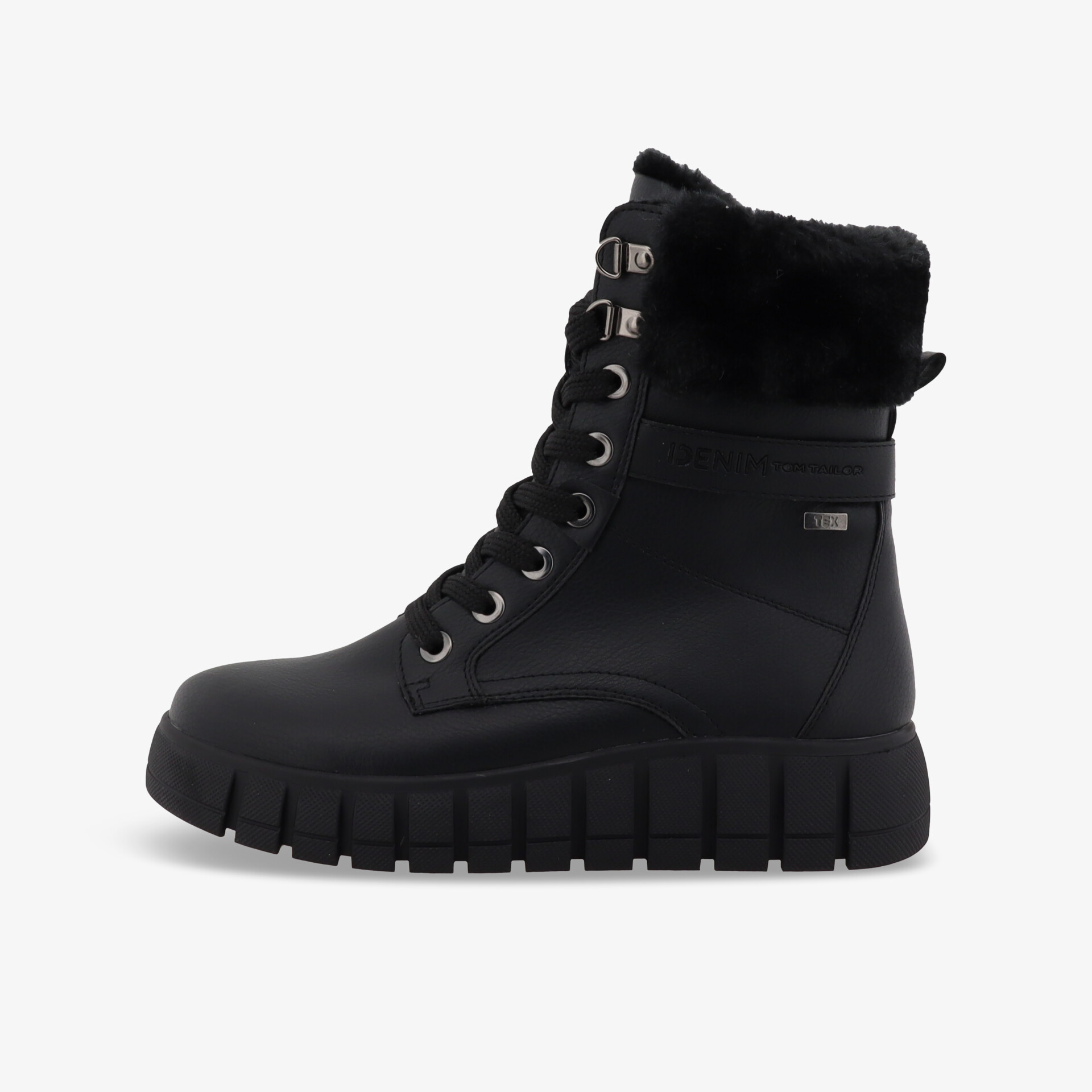 Schwarzer robuster Winterschuh mit gepolsterter Manschette und rutschfester Sohle in seitlicher Ansicht