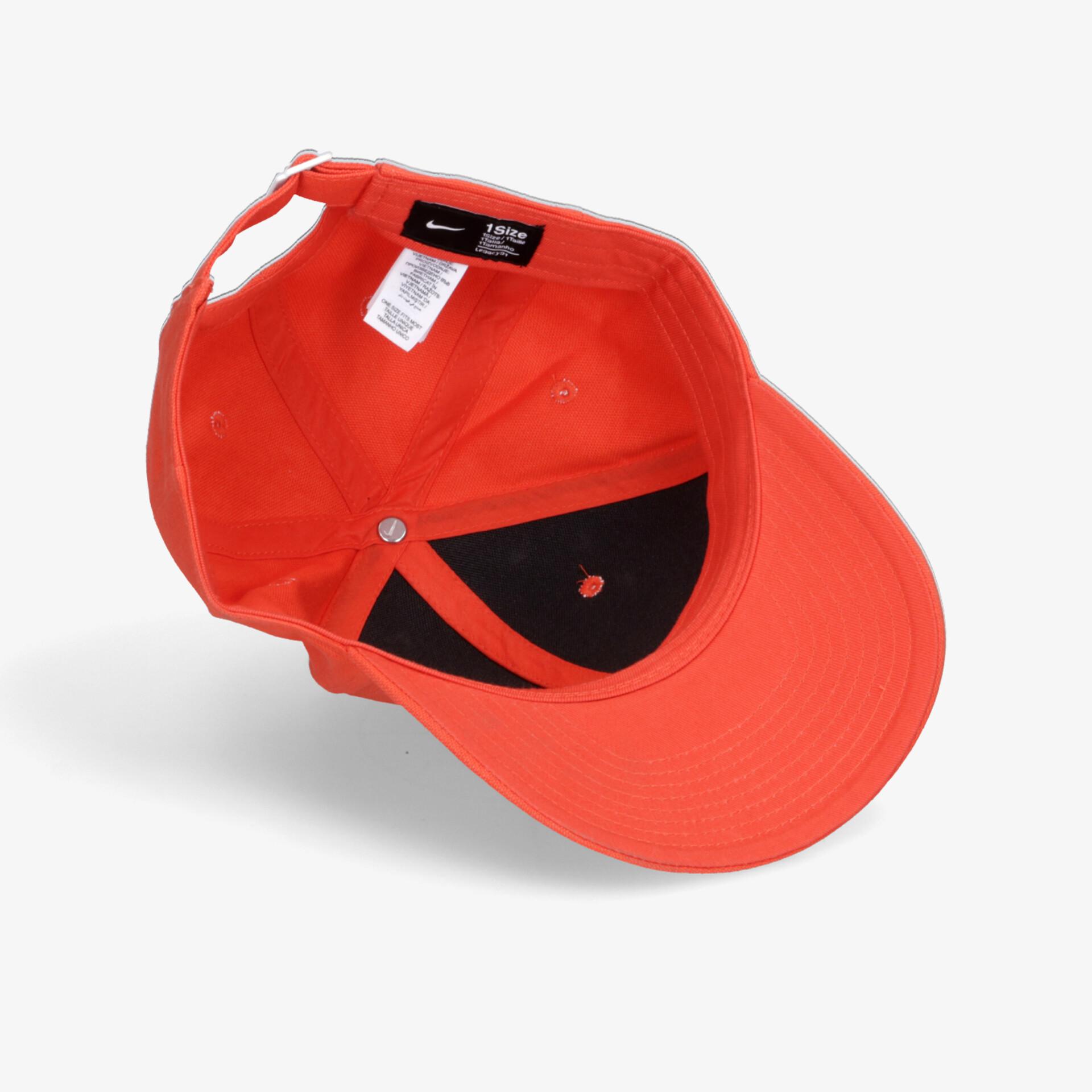 Stilvolle rote Cap mit verstellbarem Verschluss und atmungsaktivem Design für optimalen Komfort.