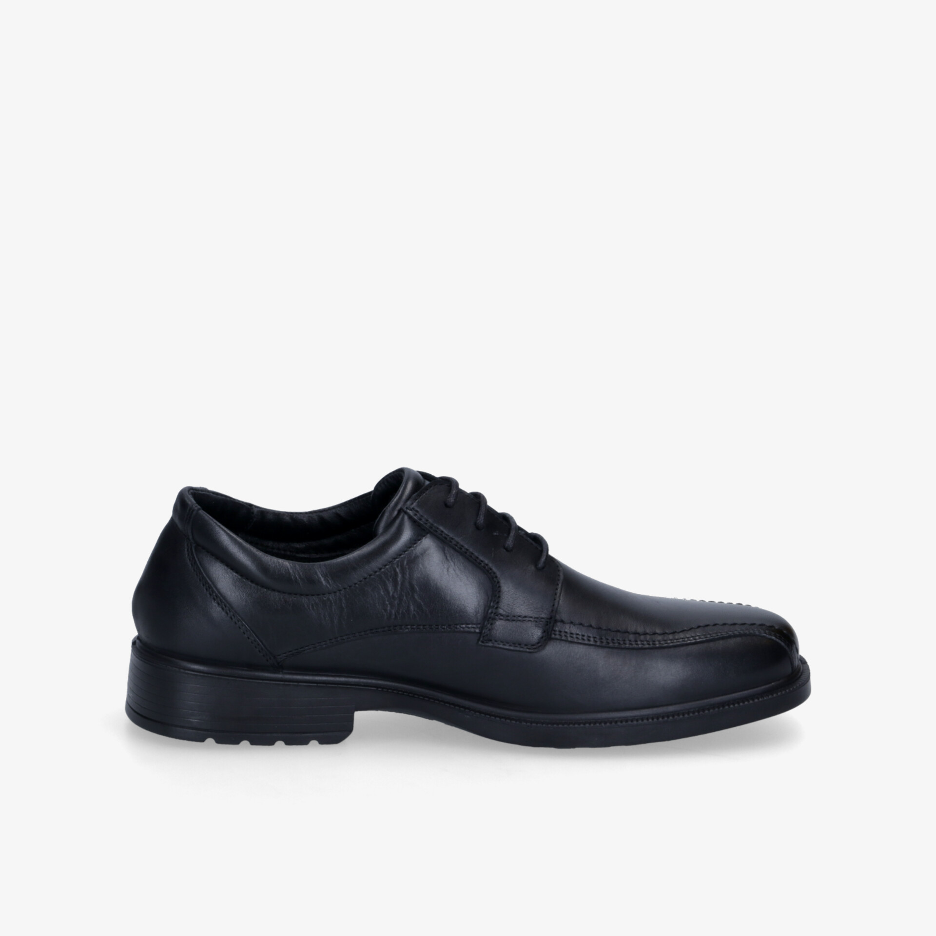 Eleganter schwarzer Halbschuh mit rutschfester Sohle und zeitlosem Design.