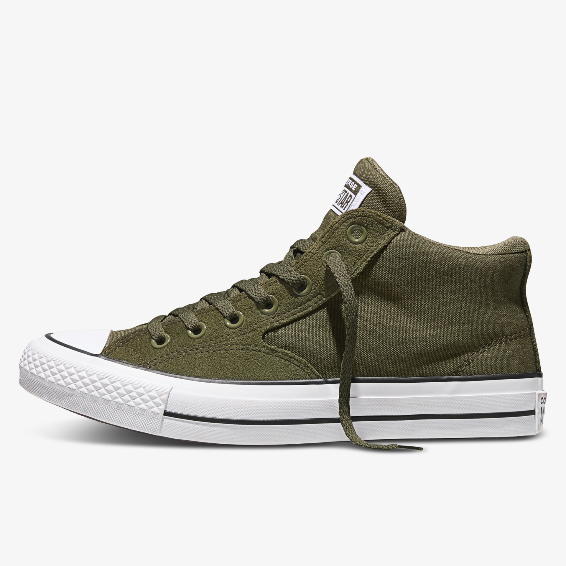 Seitliche Ansicht eines olivgrünen klassischen Sneakers mit hoher Textiloberfläche und weißer robusten Gummisohle