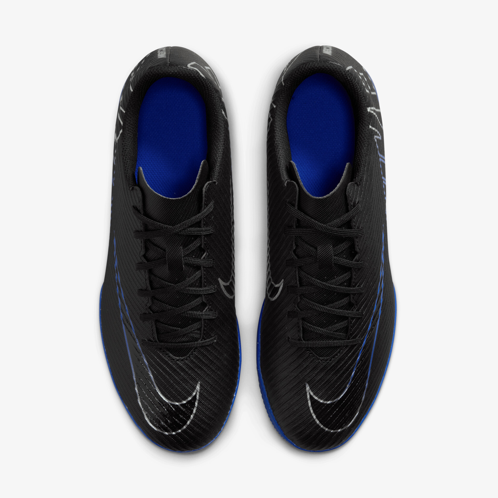 Schwarze Sportschuhe Paar in Draufsicht mit modernem Design und bequemer, langlebiger Passform