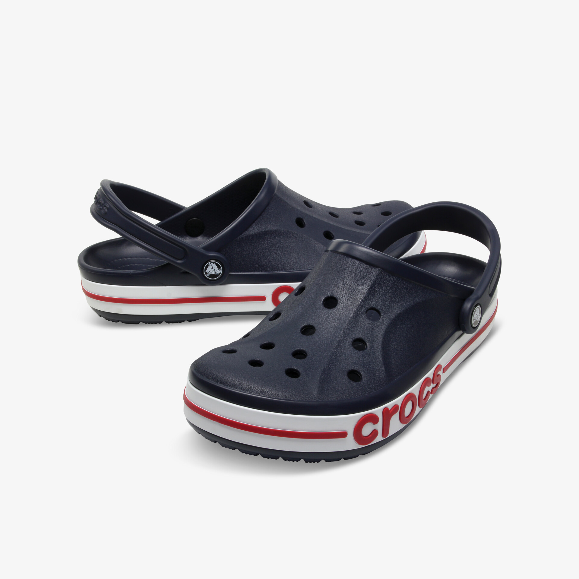 Bequemes Paar Crocs in schwarz mit roten und weißen Details, leicht und atmungsaktiv für vielseitigen Einsatz