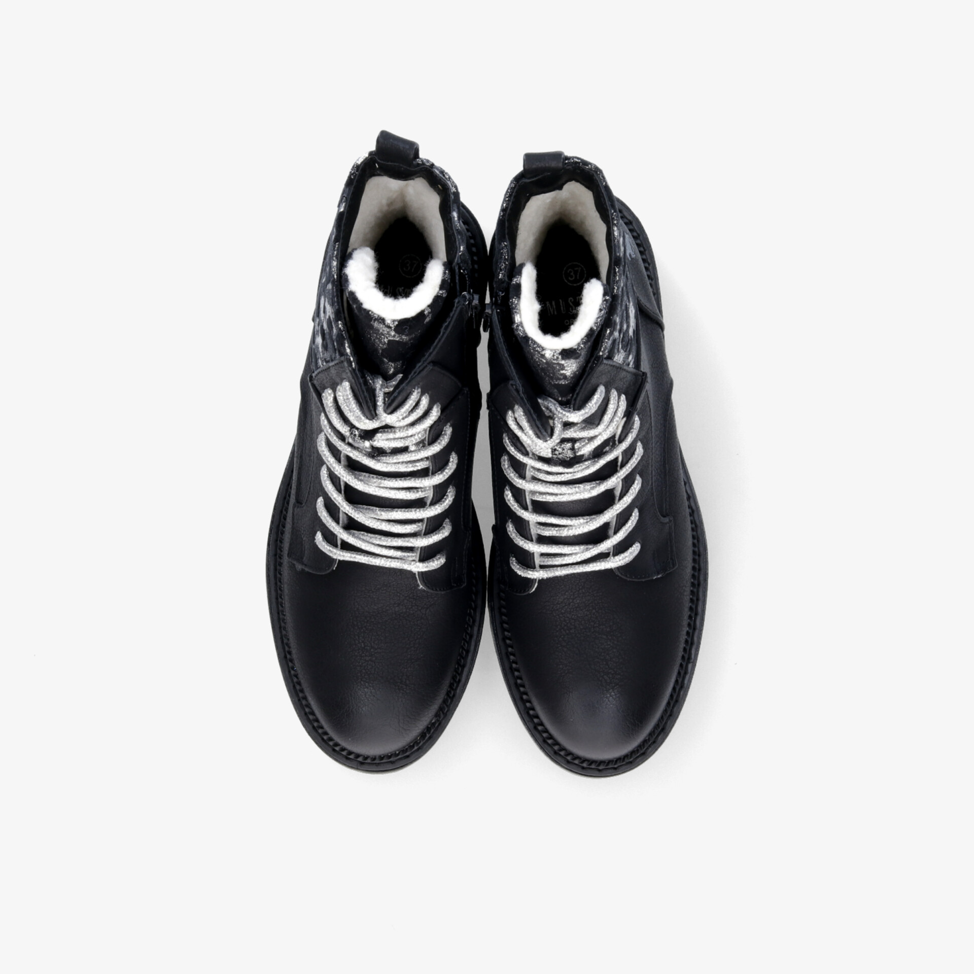 Schwarze Winterstiefel mit warmem Innenfutter, Schnürverschluss und rutschfester Sohle für optimalen Halt