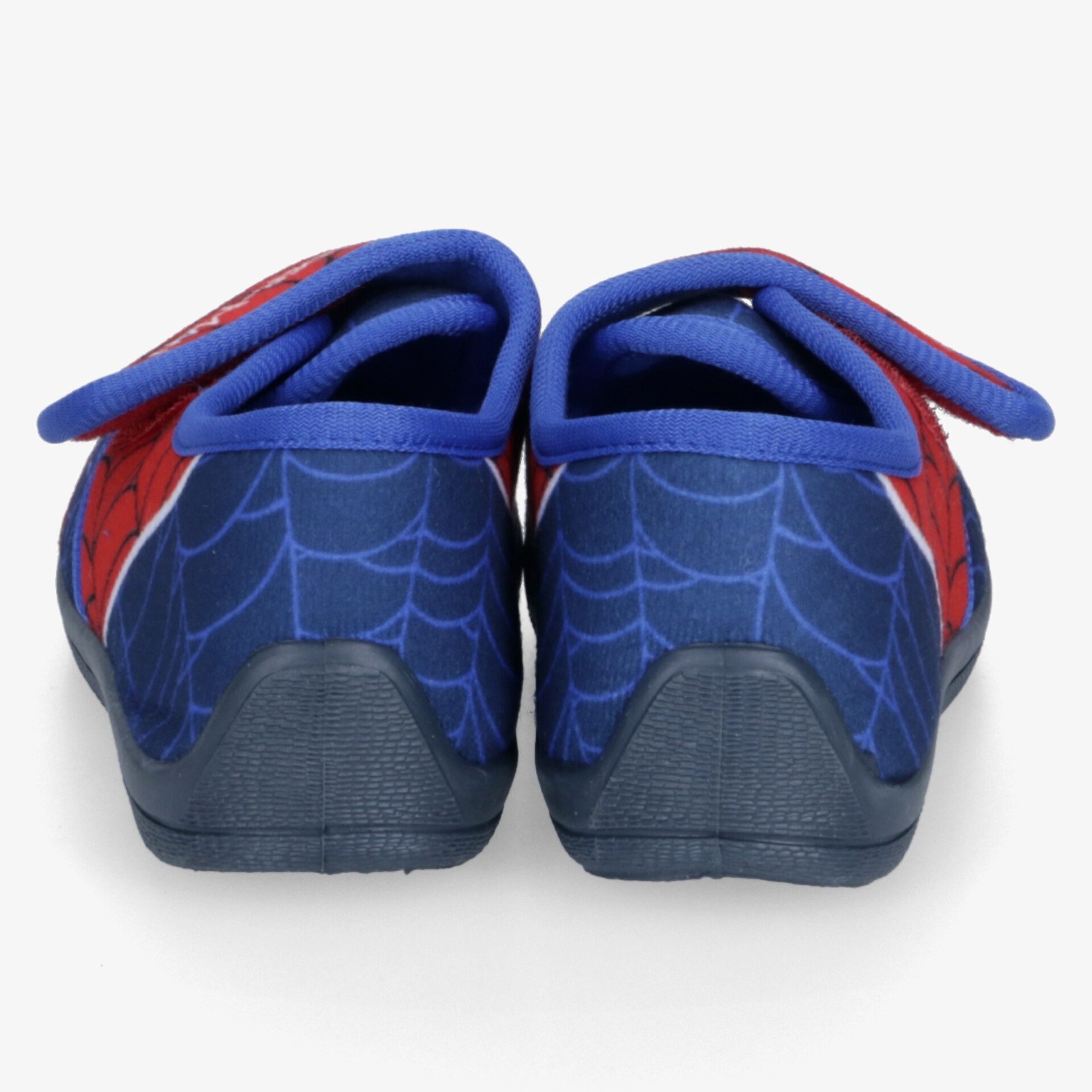 Rückansicht robuster, bequemer Kinderschuhe mit flexiblem Verschluss und rutschfester Sohle in blau und rot