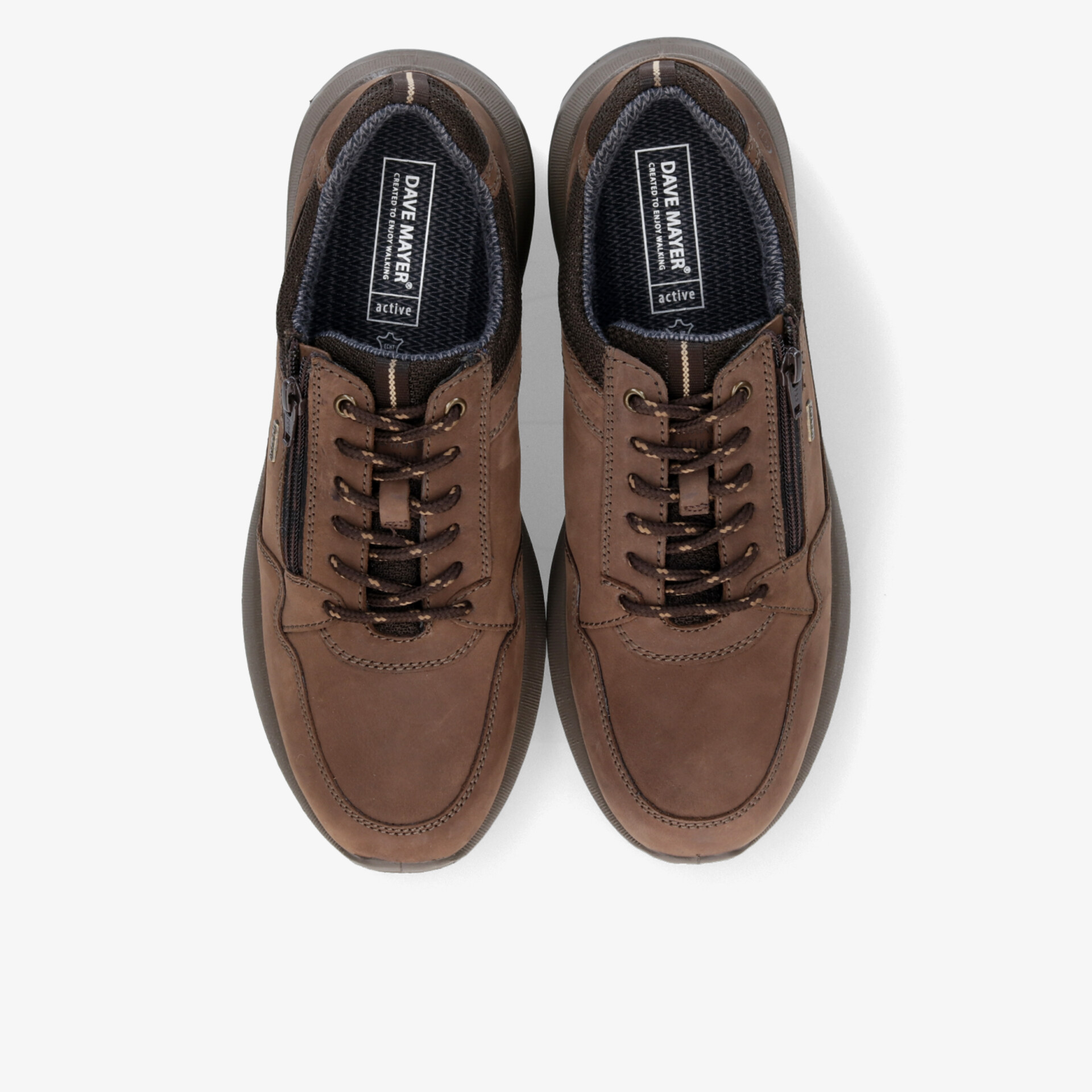 Braune Sneakers aus hochwertigem Leder, bequem und robust, mit gepolstertem Schaft und schnürsenkeln, Paaransicht von oben