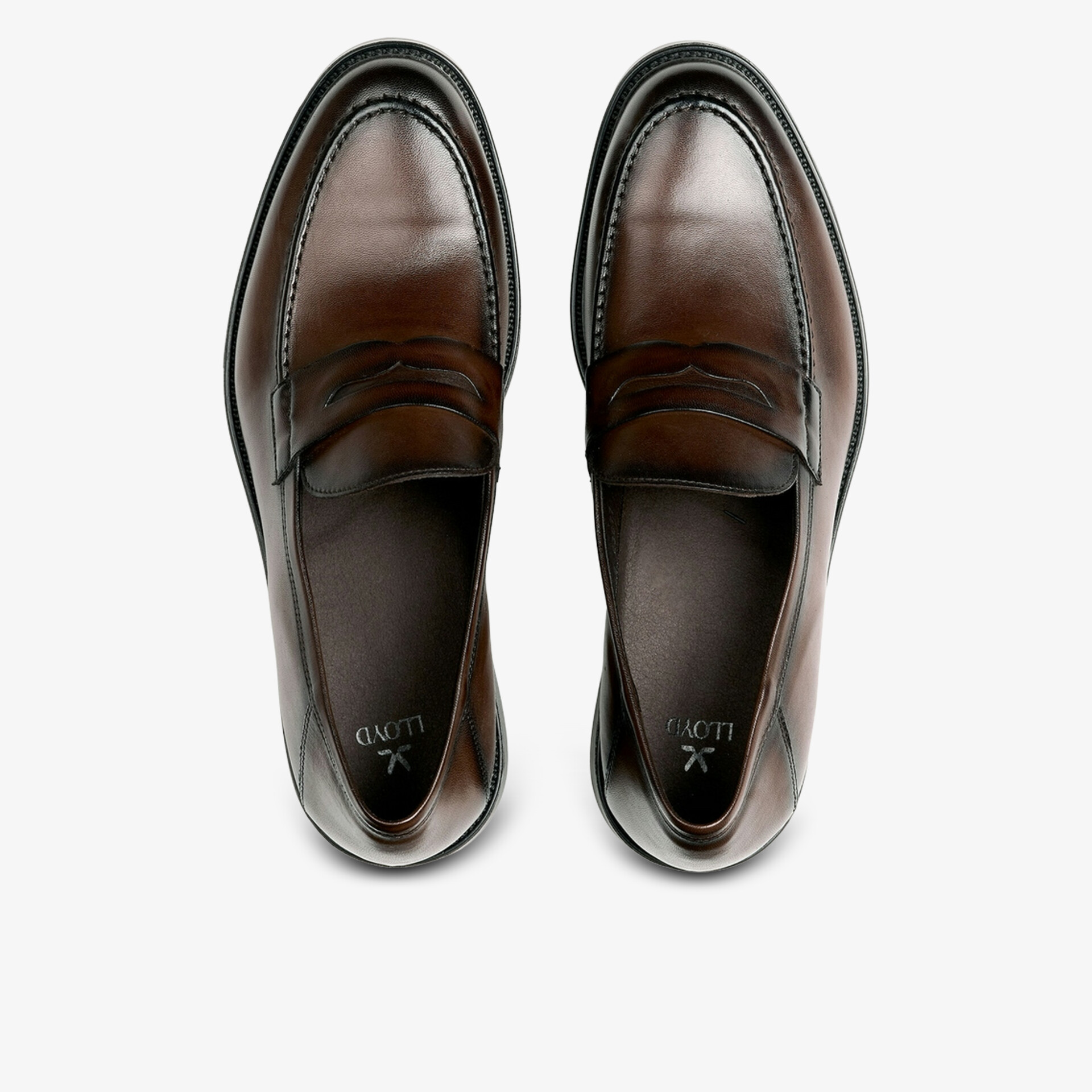 Elegante braune Lederslipper mit klassischer Form und bequemem Fußbett, hochwertige Verarbeitung, stilvoll