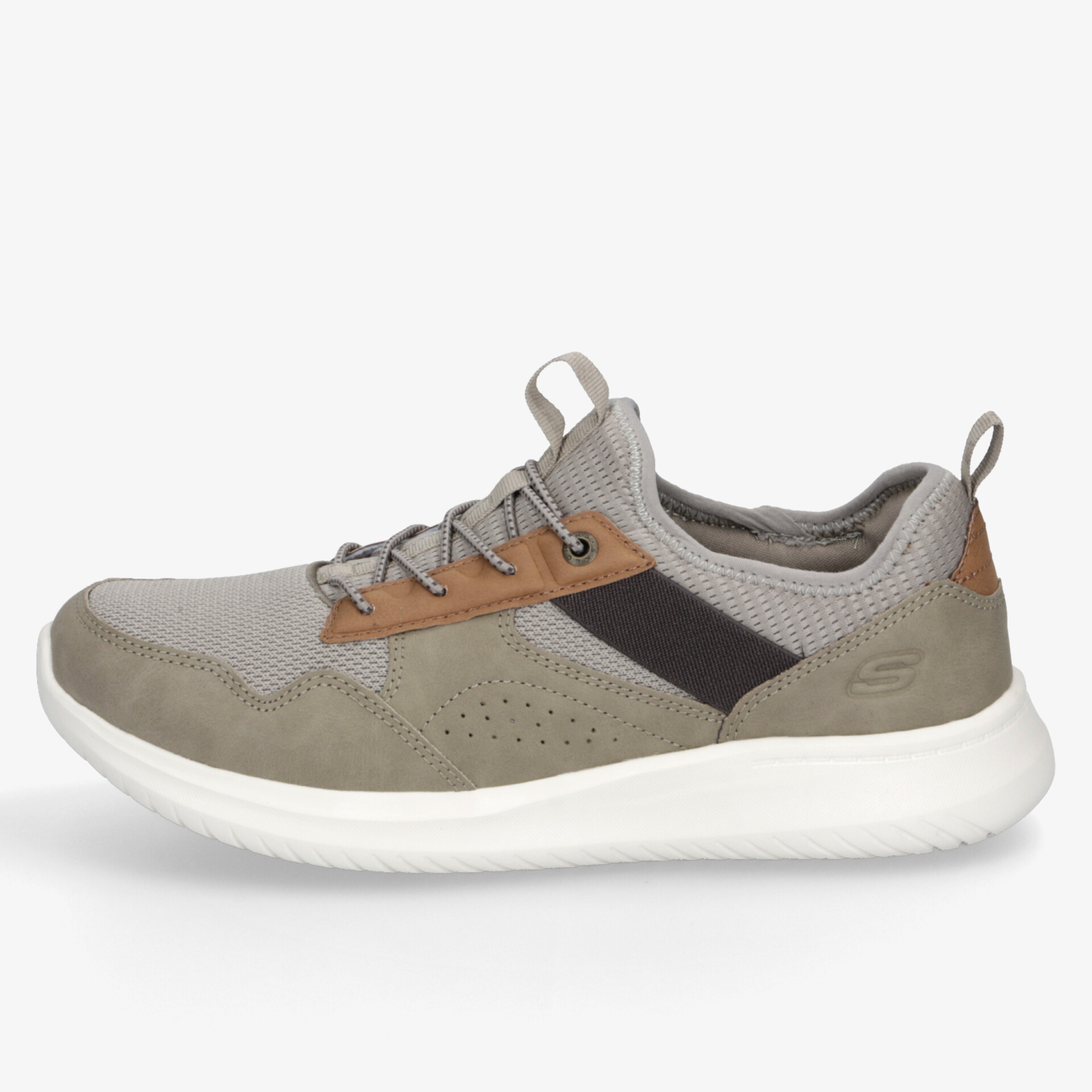 Leichter Sportschuh mit atmungsaktivem Obermaterial und bequemer Passform für optimalen Tragekomfort und flexible Schnürung