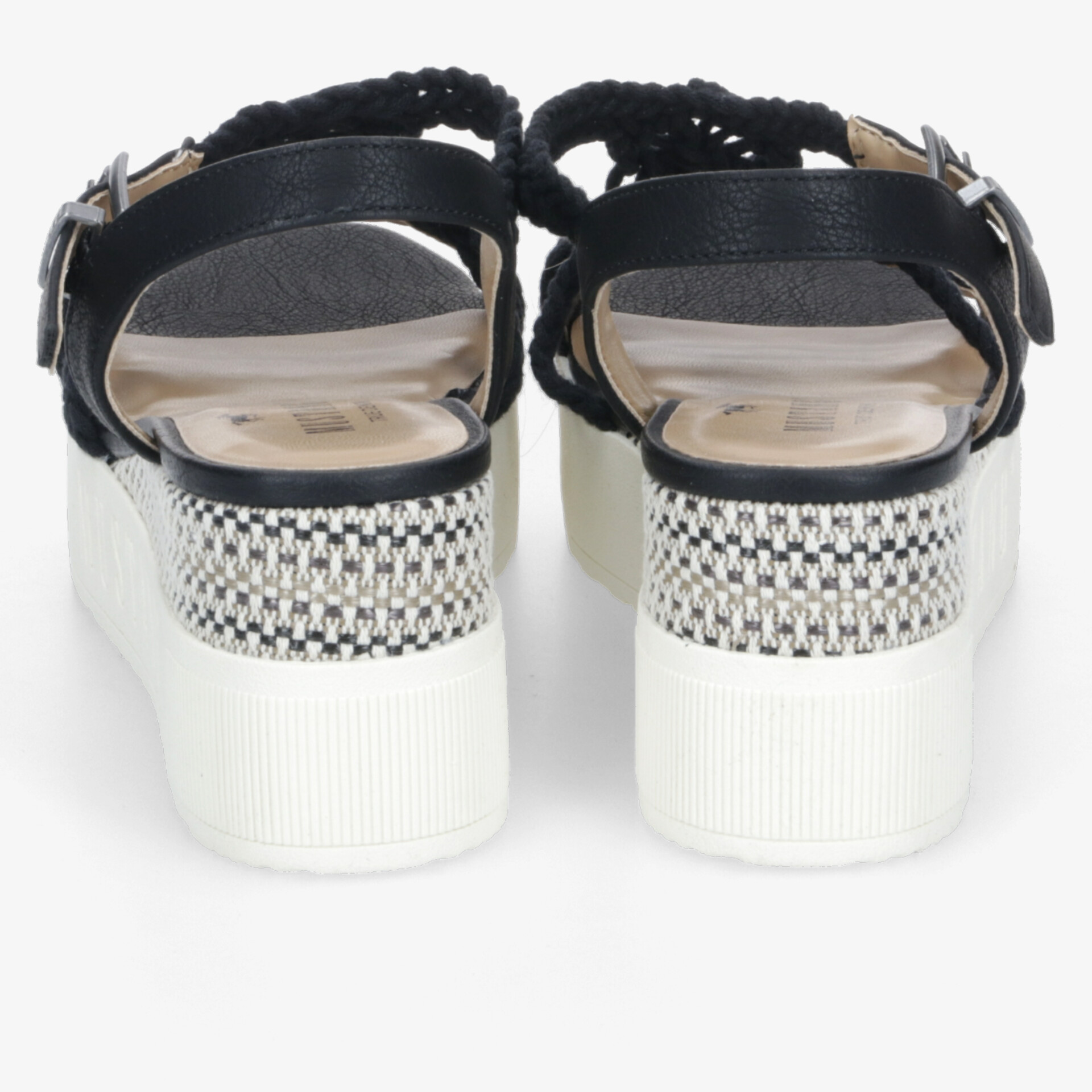 Schwarze Sandalen mit breitem Plateausohle und metallischem Muster am Absatz, Rückansicht deutlich sichtbar