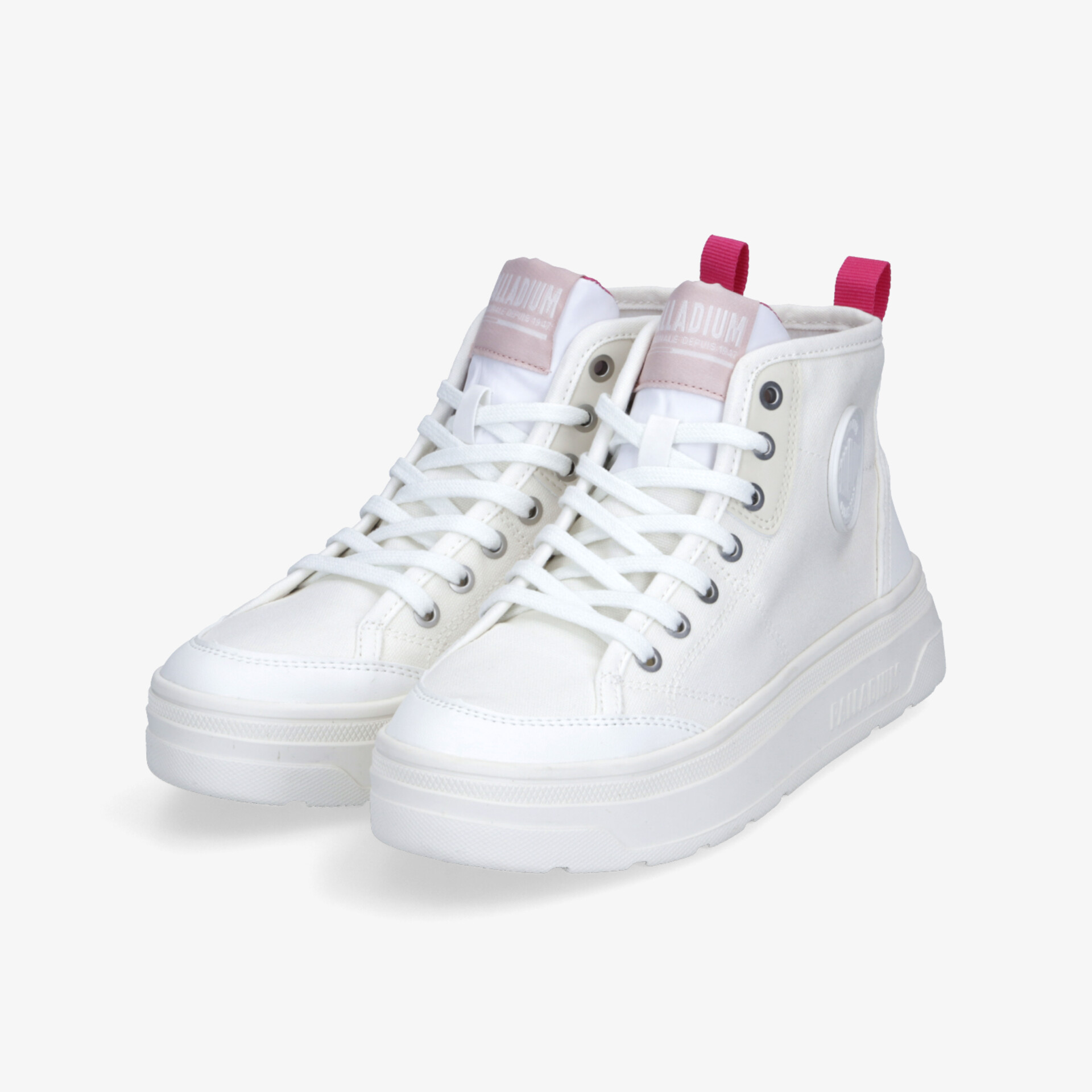 Weißer hoher Sneaker mit pinkem Akzent, moderner Look, robuste Sohle und komfortable Schnürung