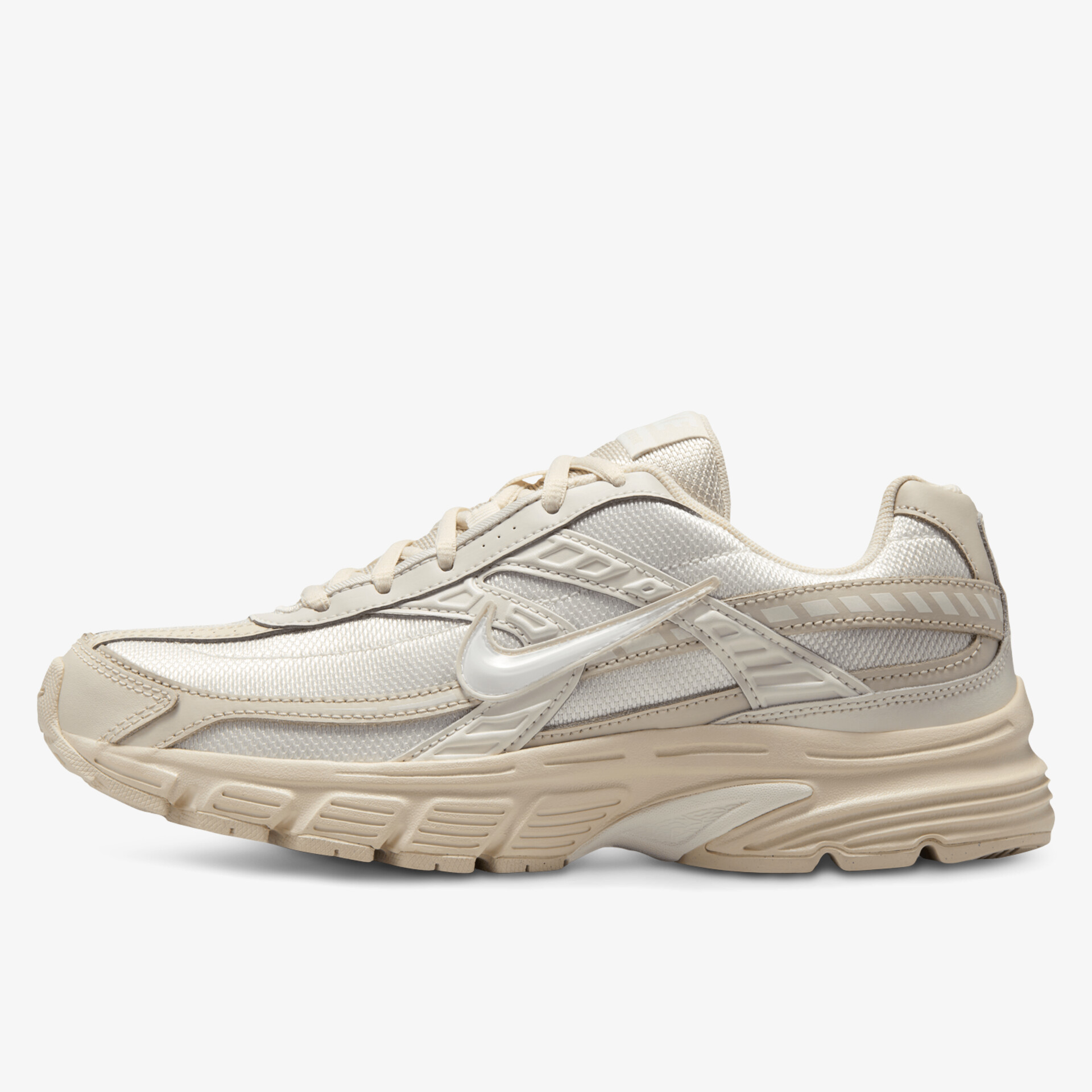 Moderner Sportschuh mit strapazierfähigem Design und hoher Atmungsaktivität.