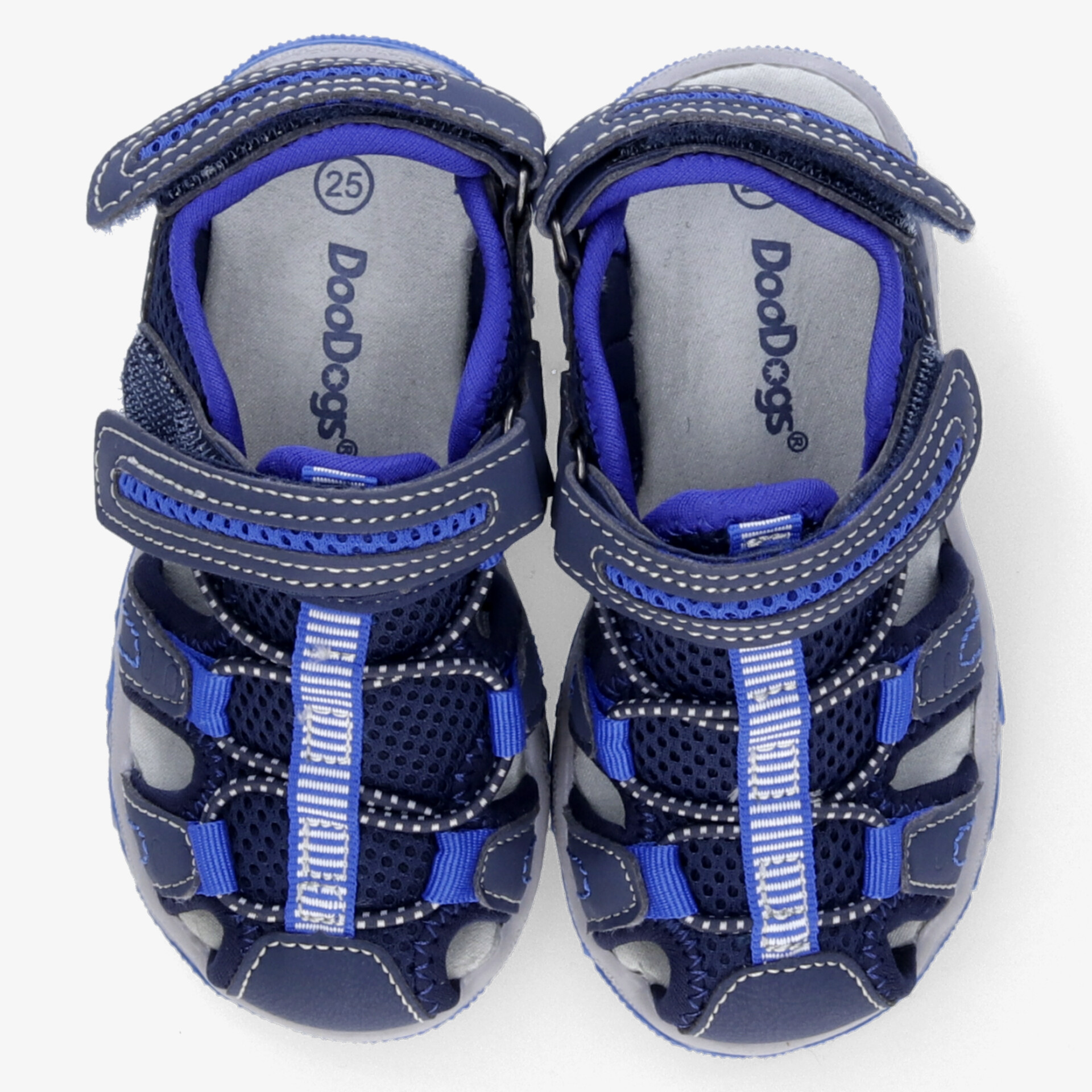 Robuste und bequeme blaue Kindersandalen mit atmungsaktivem Material und verstellbarem Klettverschluss