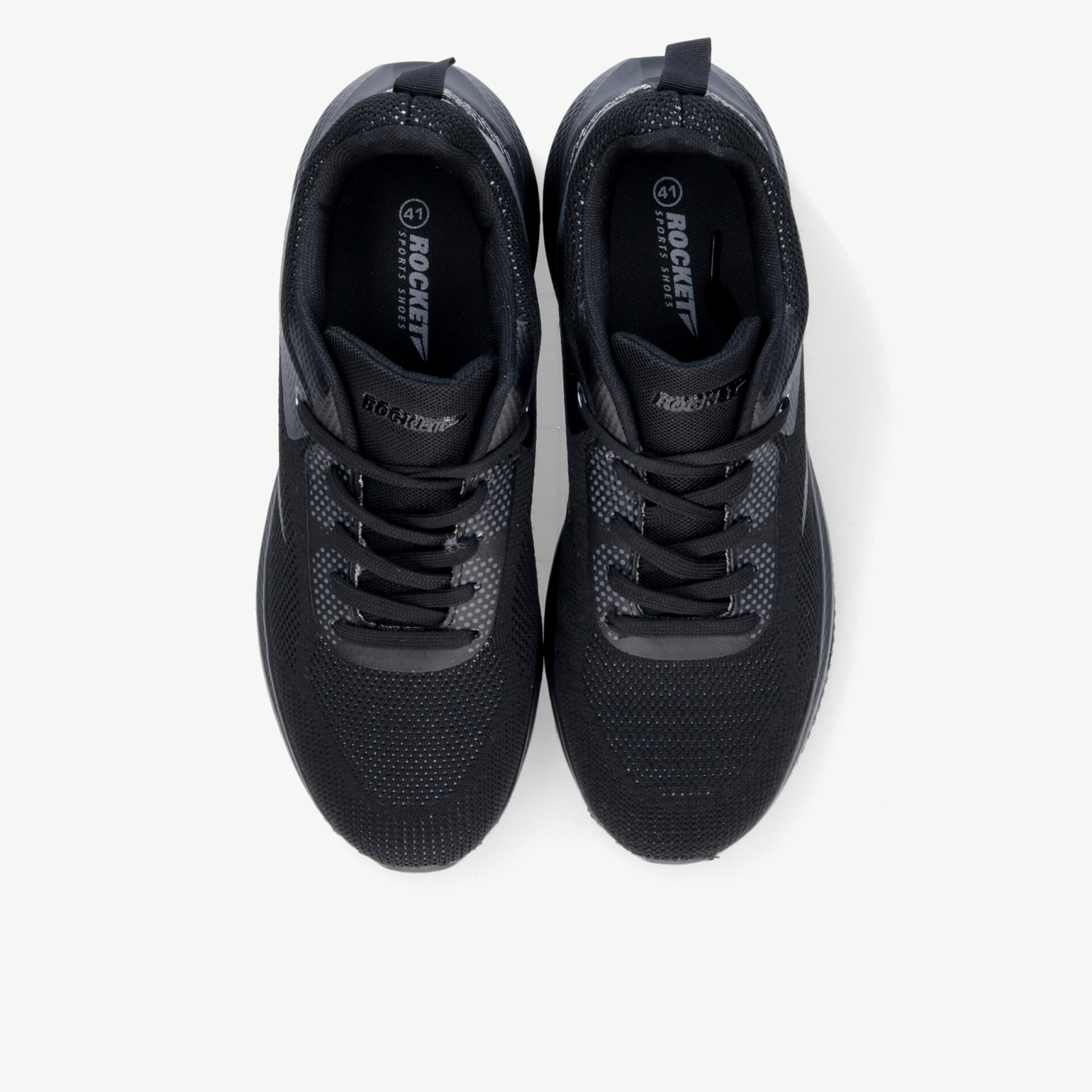 schwarze sportschuhe mit atmungsaktiver oberfläche und rutschfester flexible sohle in draufsicht