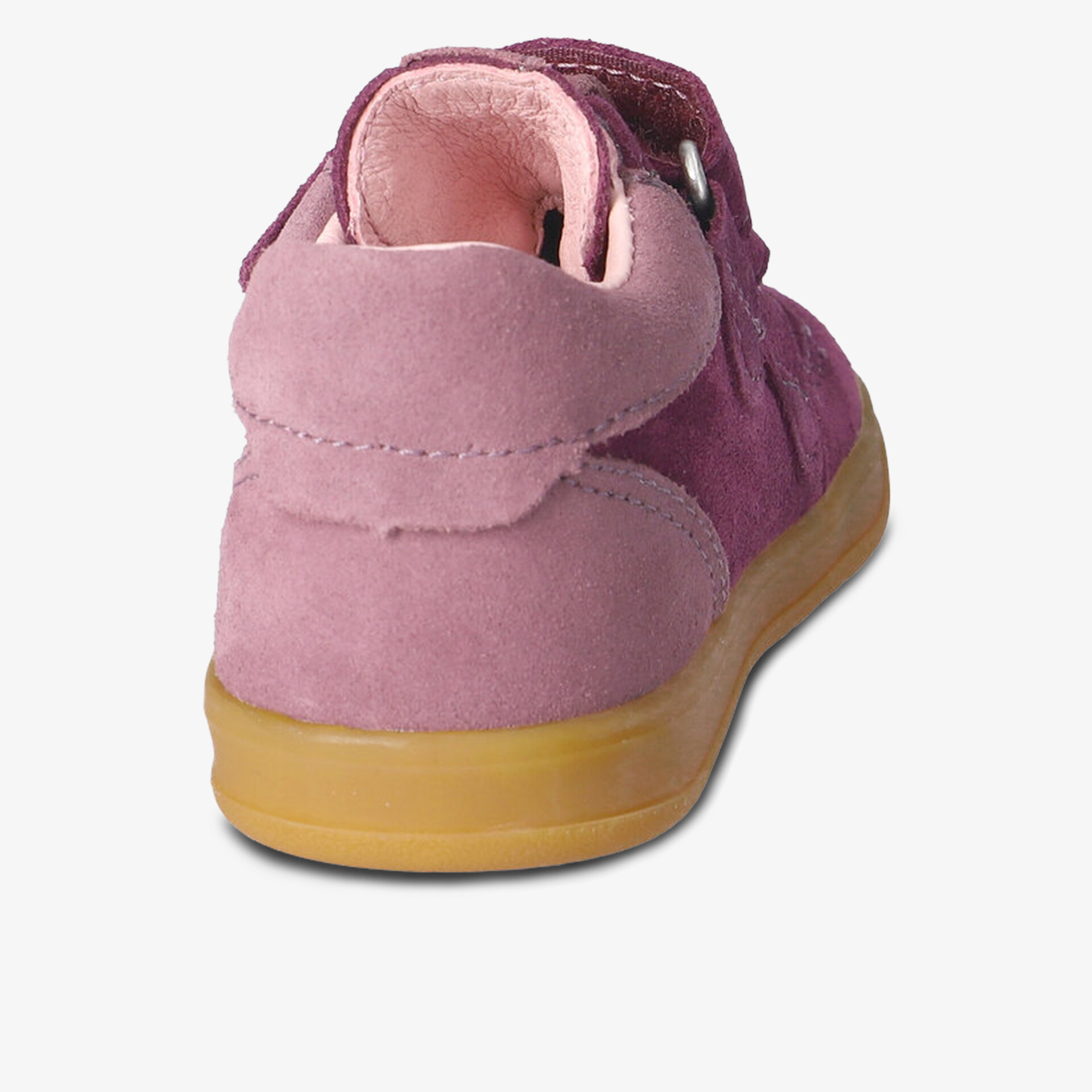 Schuh mit weichem, gepolstertem Schaft und rutschfester brauner Außensohle, Rückansicht