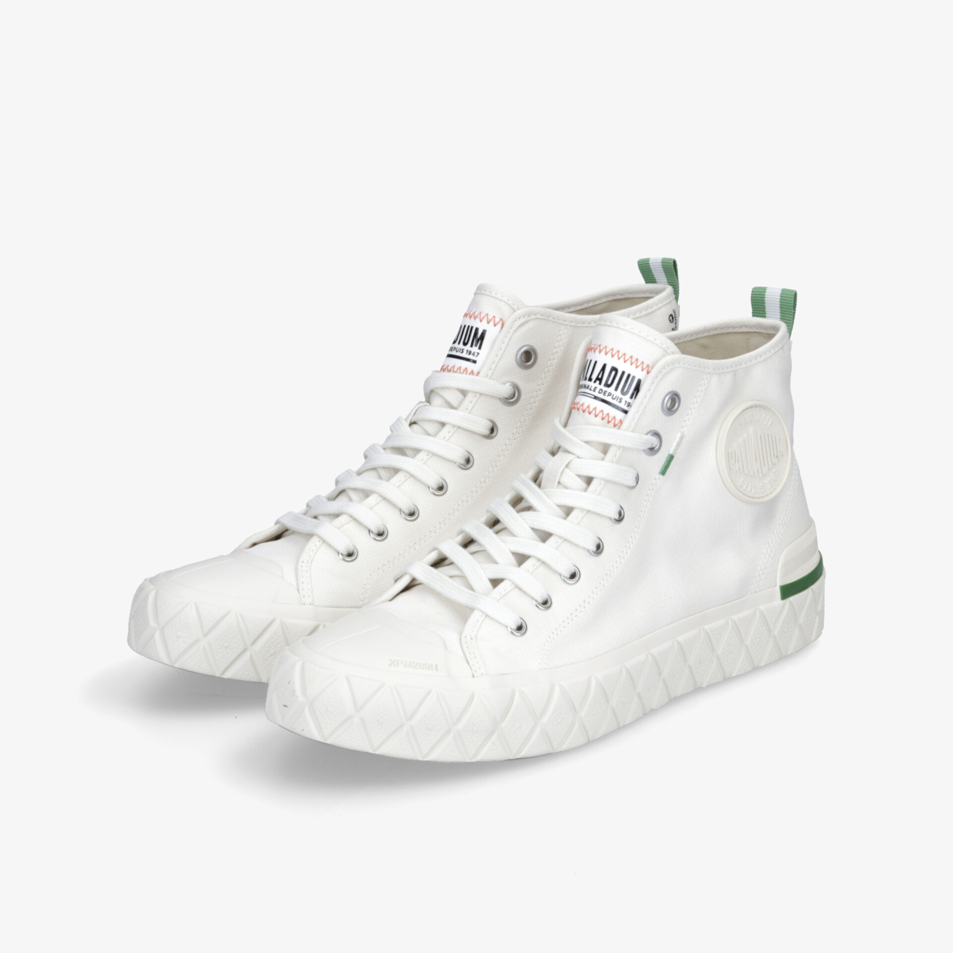 Weiße High-Top-Sneaker mit moderner Optik, perfekter Tragekomfort für sportlichen und lässigen Stil.