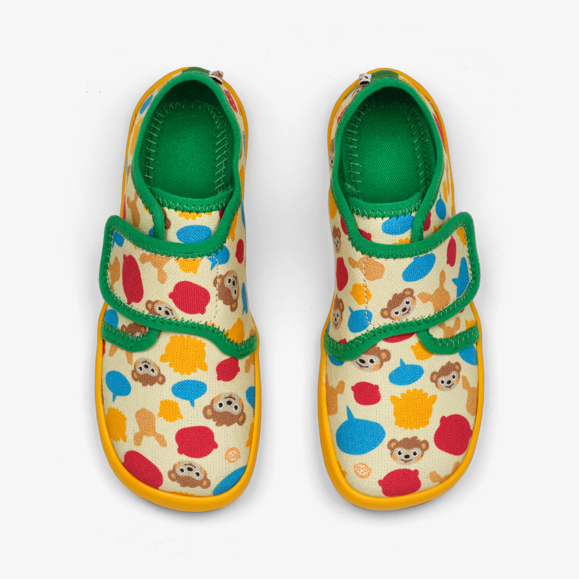 Bequeme bunte Schuhe mit Klettverschluss und flexibler Sohle, ideal für den Alltag mit weichem Tragekomfort