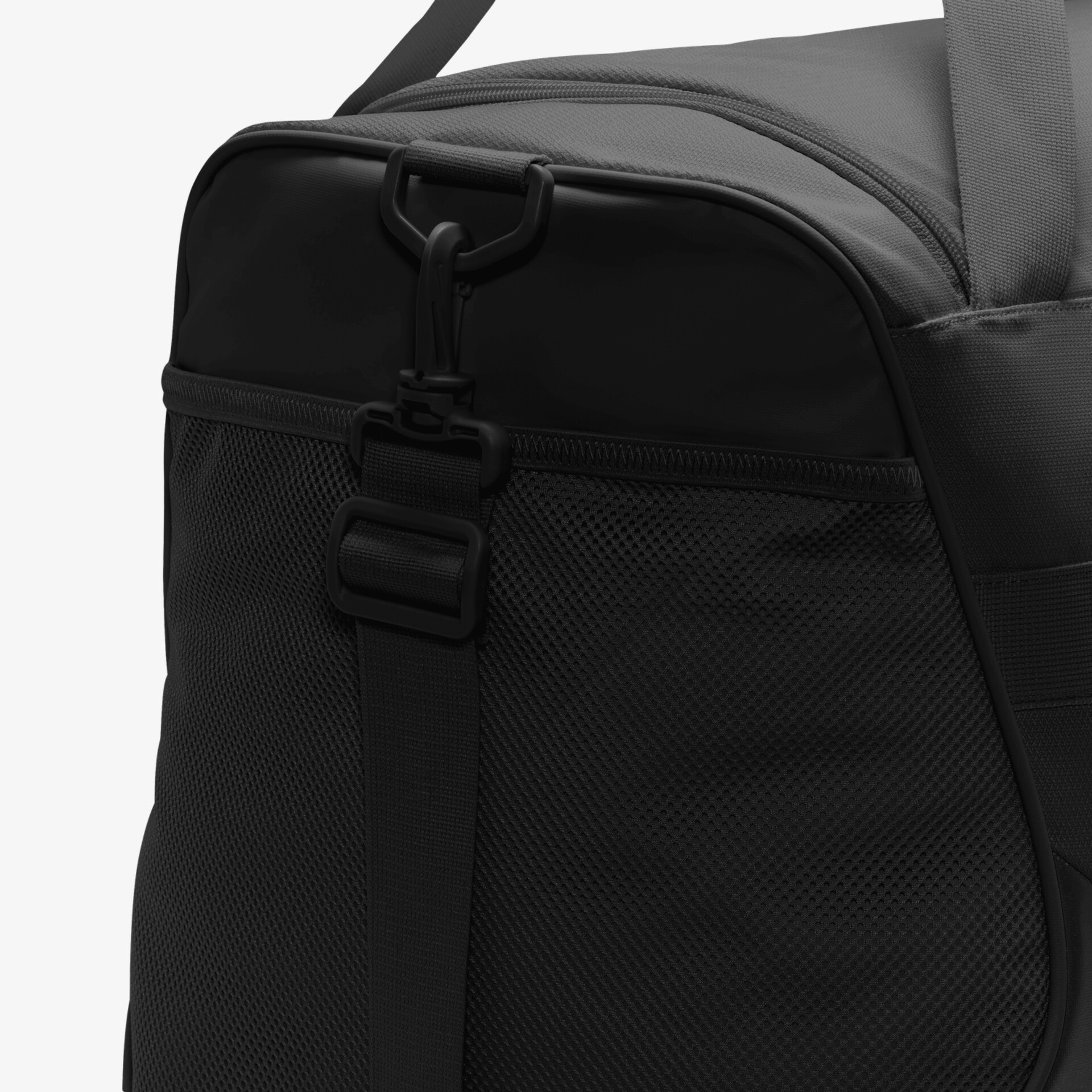 Schwarze Sporttasche mit robustem Reißverschluss und stabiler Schnalle, praktische seitliche Tasche für einfachen Zugriff