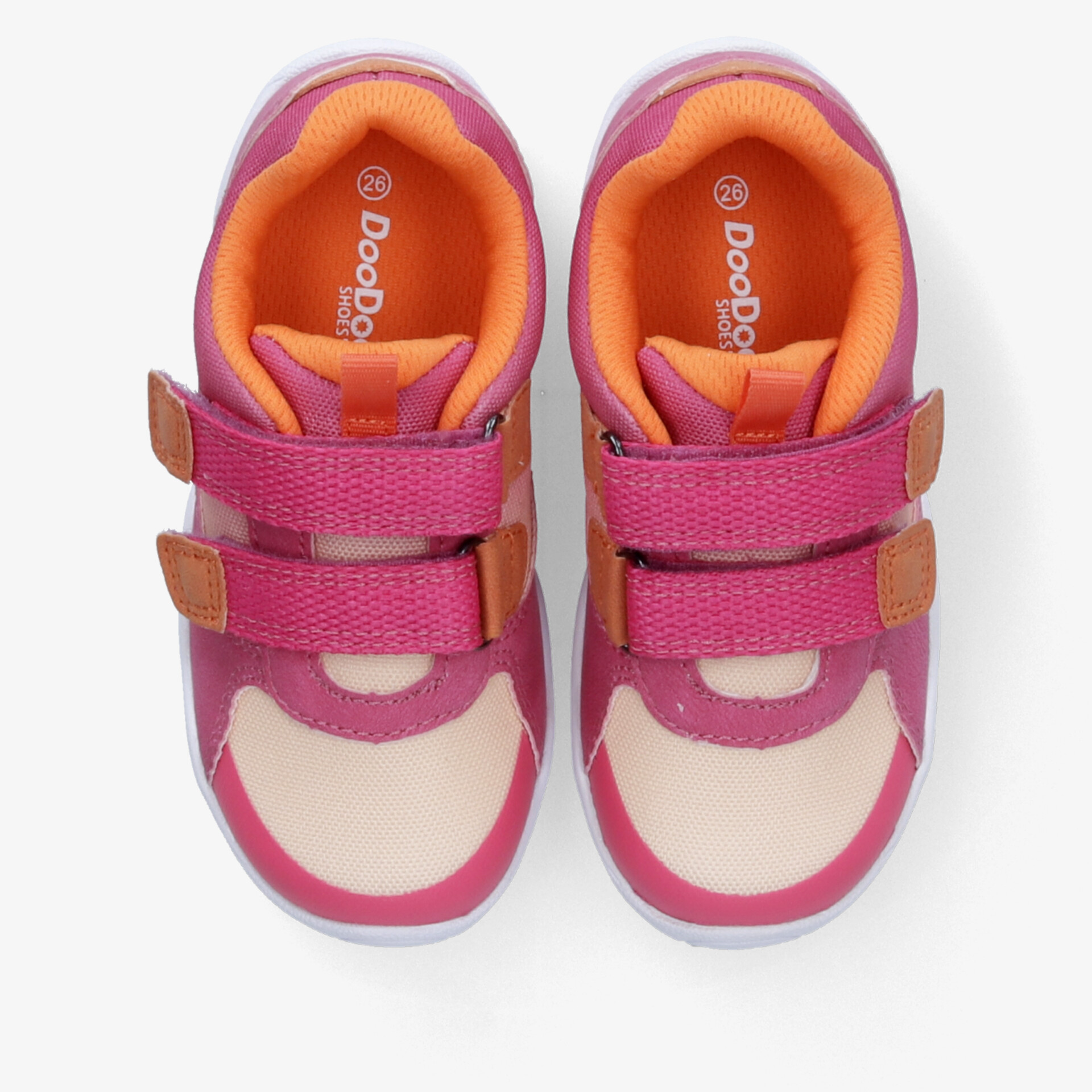 farbige kinderschuhe mit praktischen klettverschlüssen für einfachen schuhwechsel und hohen tragekomfort