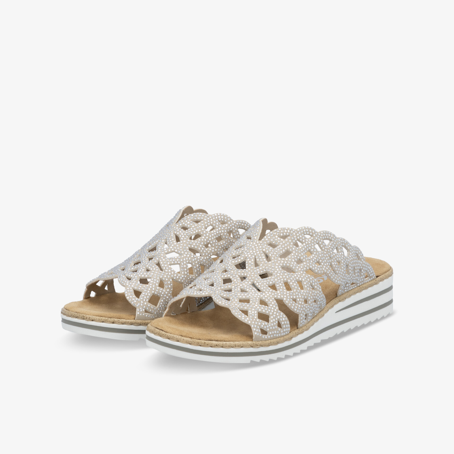 Weiße leichte Sandalen mit komfortabler Sohle und eleganten Mustern, perfekt für sommerlichen Tragekomfort