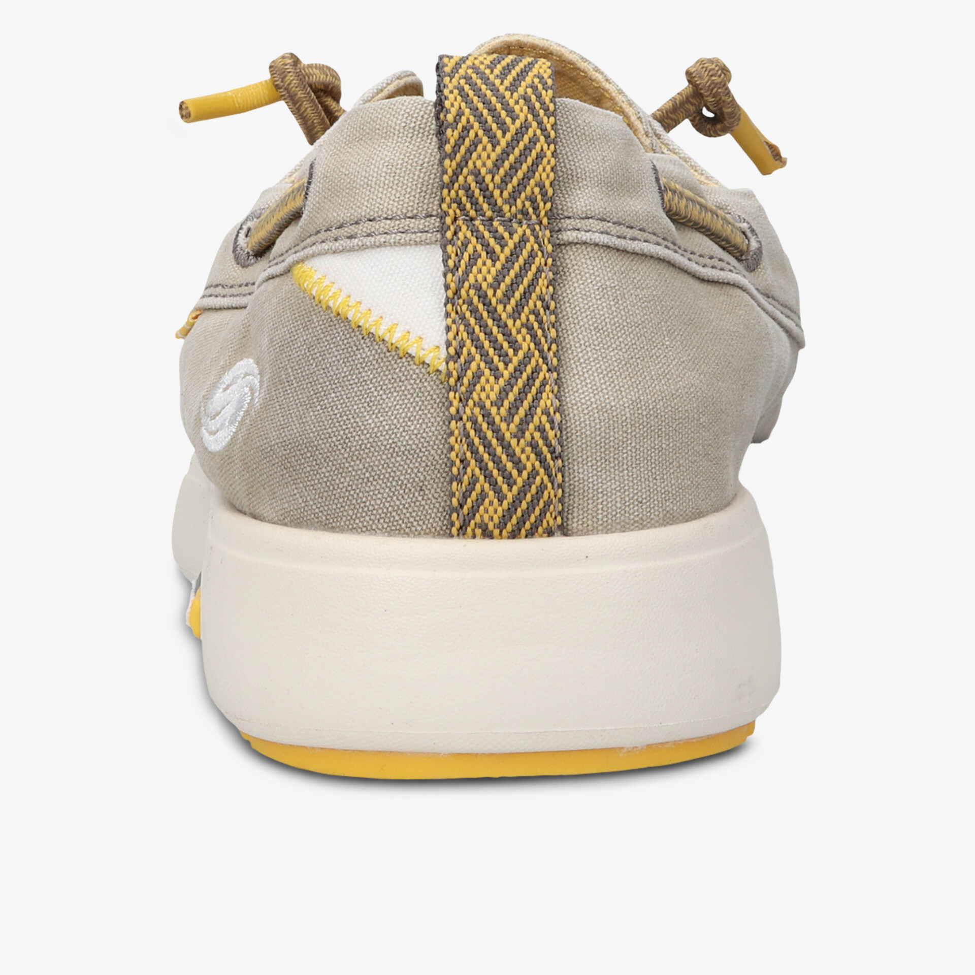 Bequemer Schuh mit robustem Material und gepolstertem Schaft in Rückansicht auf neutralem Hintergrund