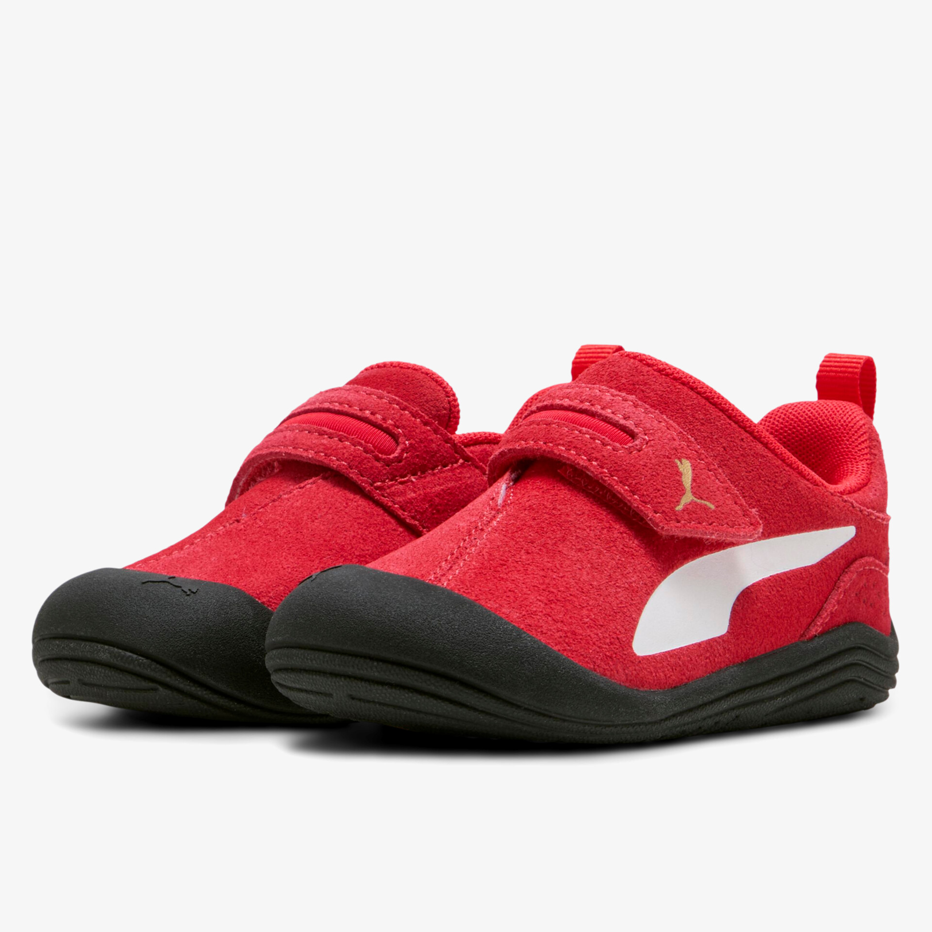 Sportliche rote Schuhe mit rutschfester Sohle und bequemer Passform für angenehmen Tragekomfort