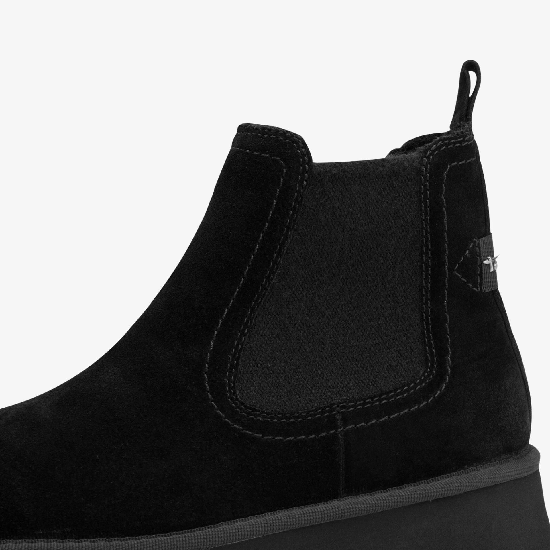 Schwarzer Veloursleder-Schlupfstiefel mit elastischem Einsatz und robuster Gummisohle, seitliche Ansicht