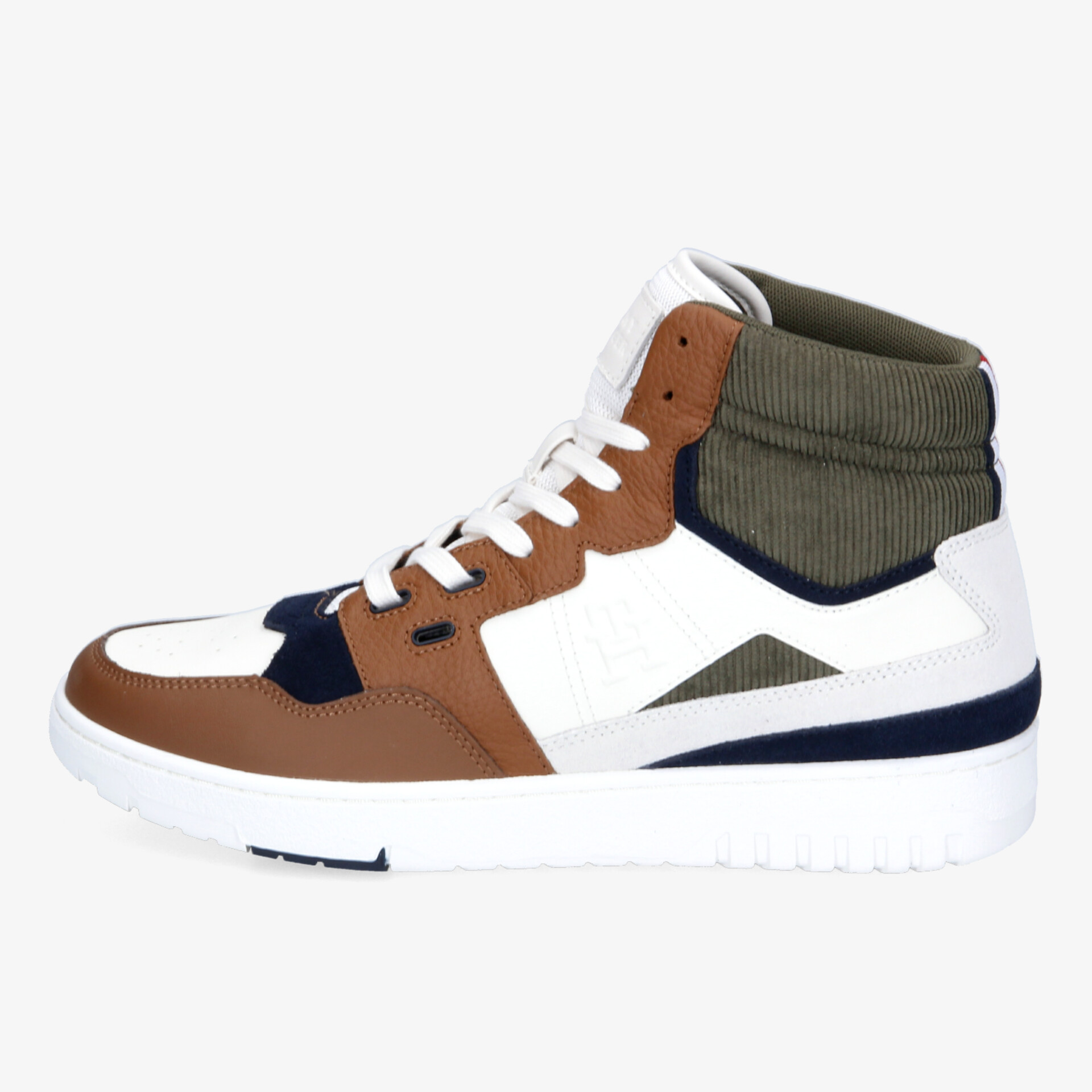 Moderner Sneaker im High-Top-Design mit braunen, olivgrünen und weißen Akzenten. Perfekt für Alltag und Freizeit.