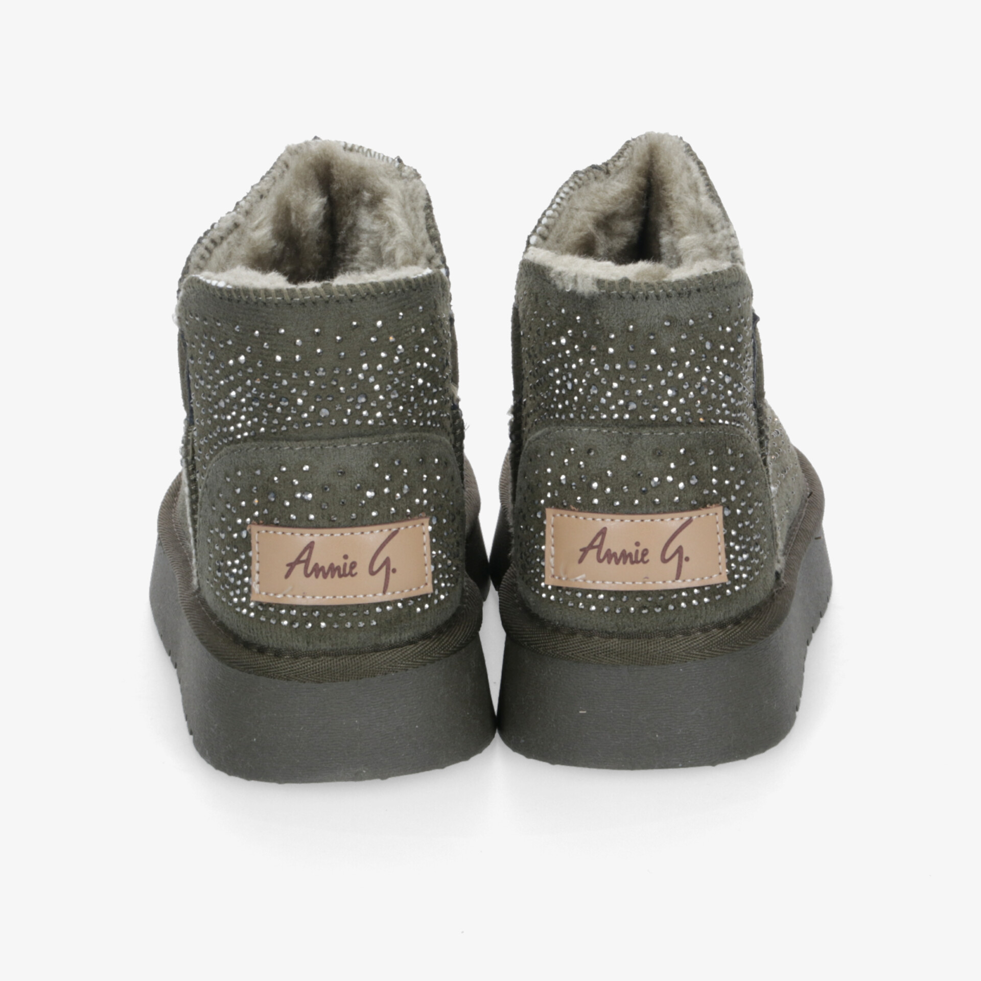 Graue Winterschuhe mit warmem Fellfutter und rutschfester Sohle, Blick auf die Rückseite