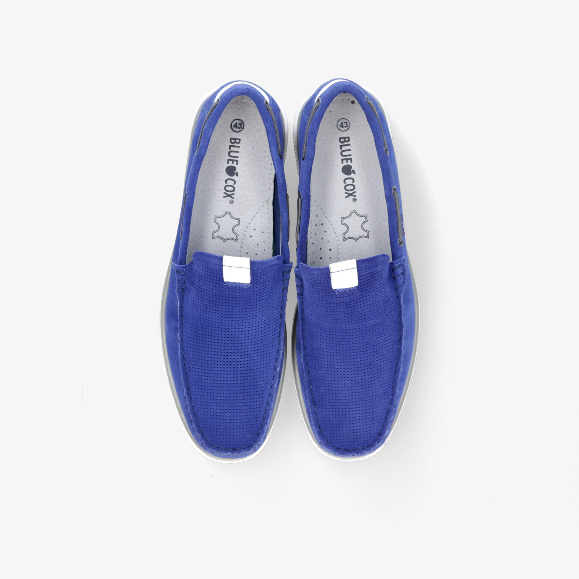 Blaue Slip-on-Schuhe mit weißer Sohle und komfortabler Passform, ideal für Alltag und Freizeit.