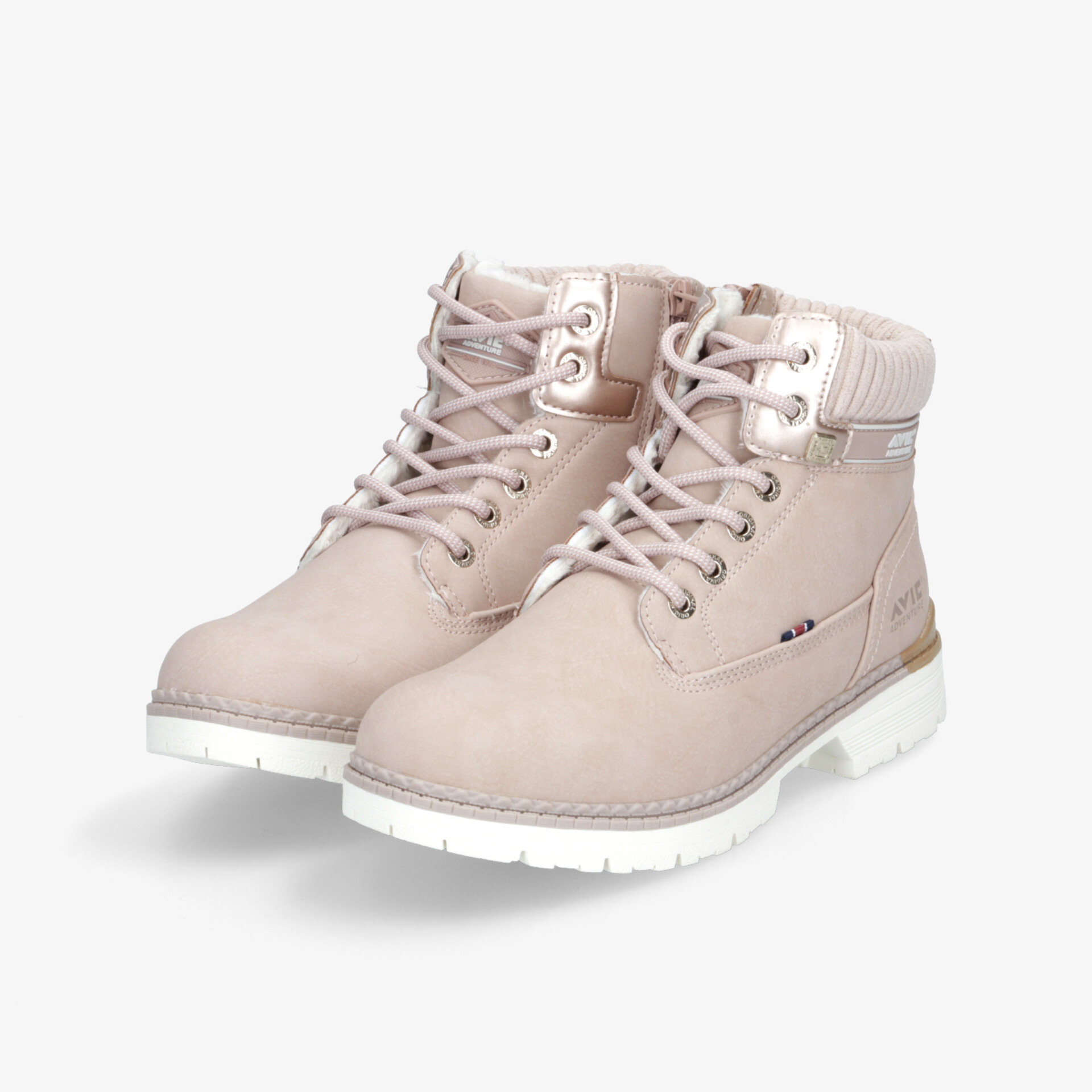 Beige Winterstiefel im Paar, warm gefüttert, rutschfeste weiße Sohle, modisch und robust, schräg von vorne fotografiert