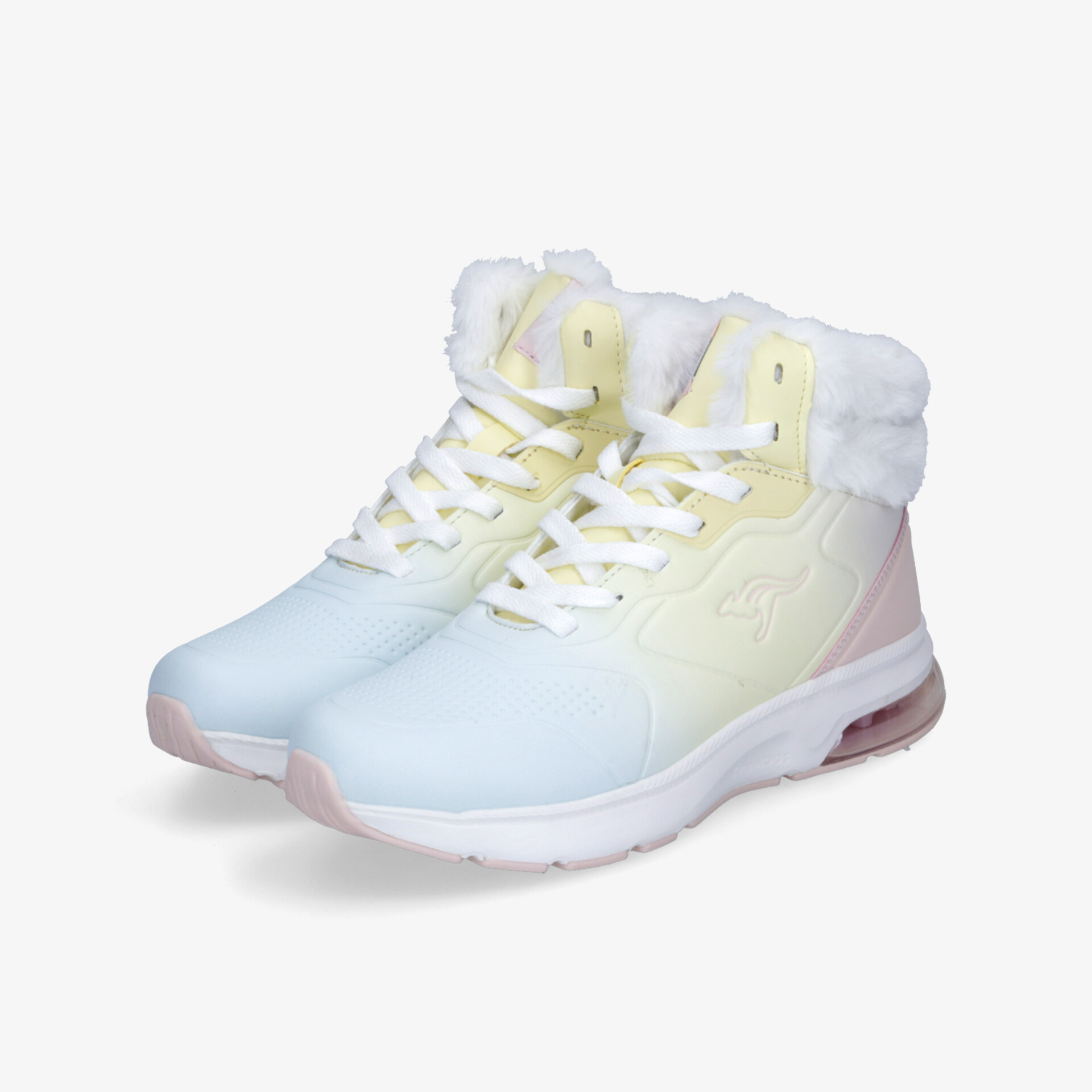 Leichte und bequeme Freizeitschuhe mit gepolstertem Knöchelbereich und stabiler Sohle in pastellweiß