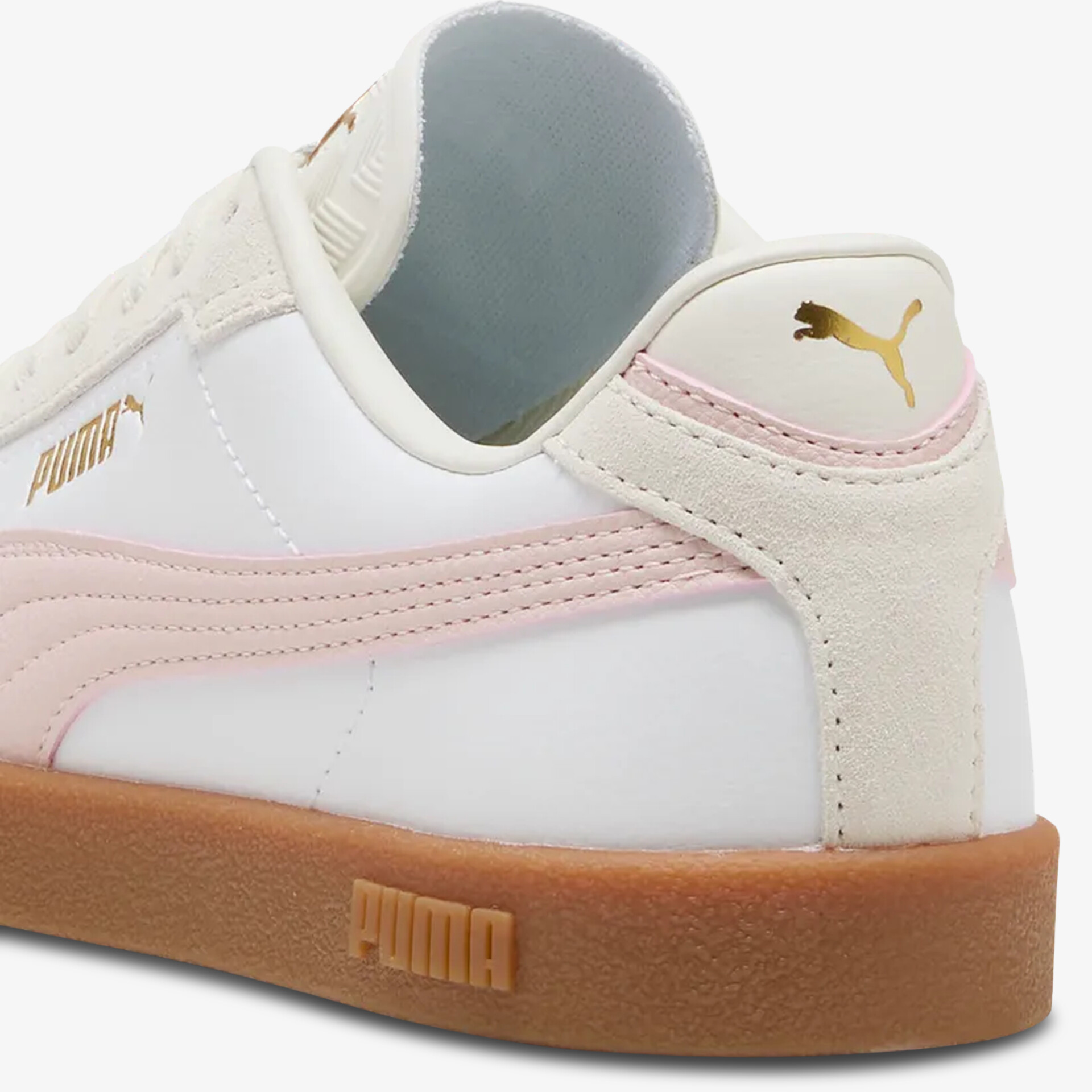Rückansicht weißer Sneaker mit rosa Wildlederakzenten und brauner Gummisohle, sportlicher und bequemer Schuh