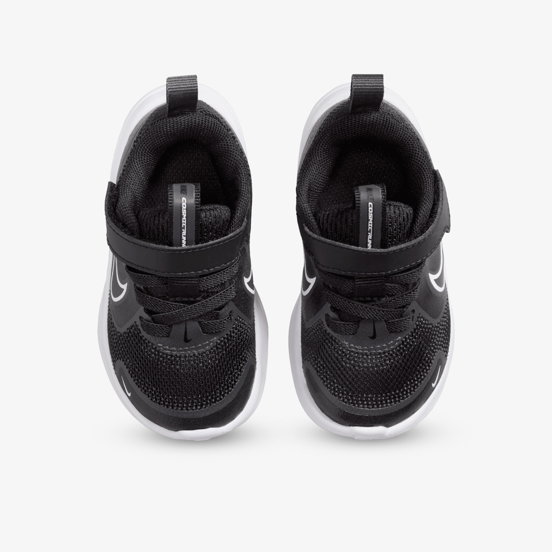Schwarze sportliche Kinderschuhe im Paar, bequem und rutschfest mit gepolstertem Einstieg, leicht und flexibel