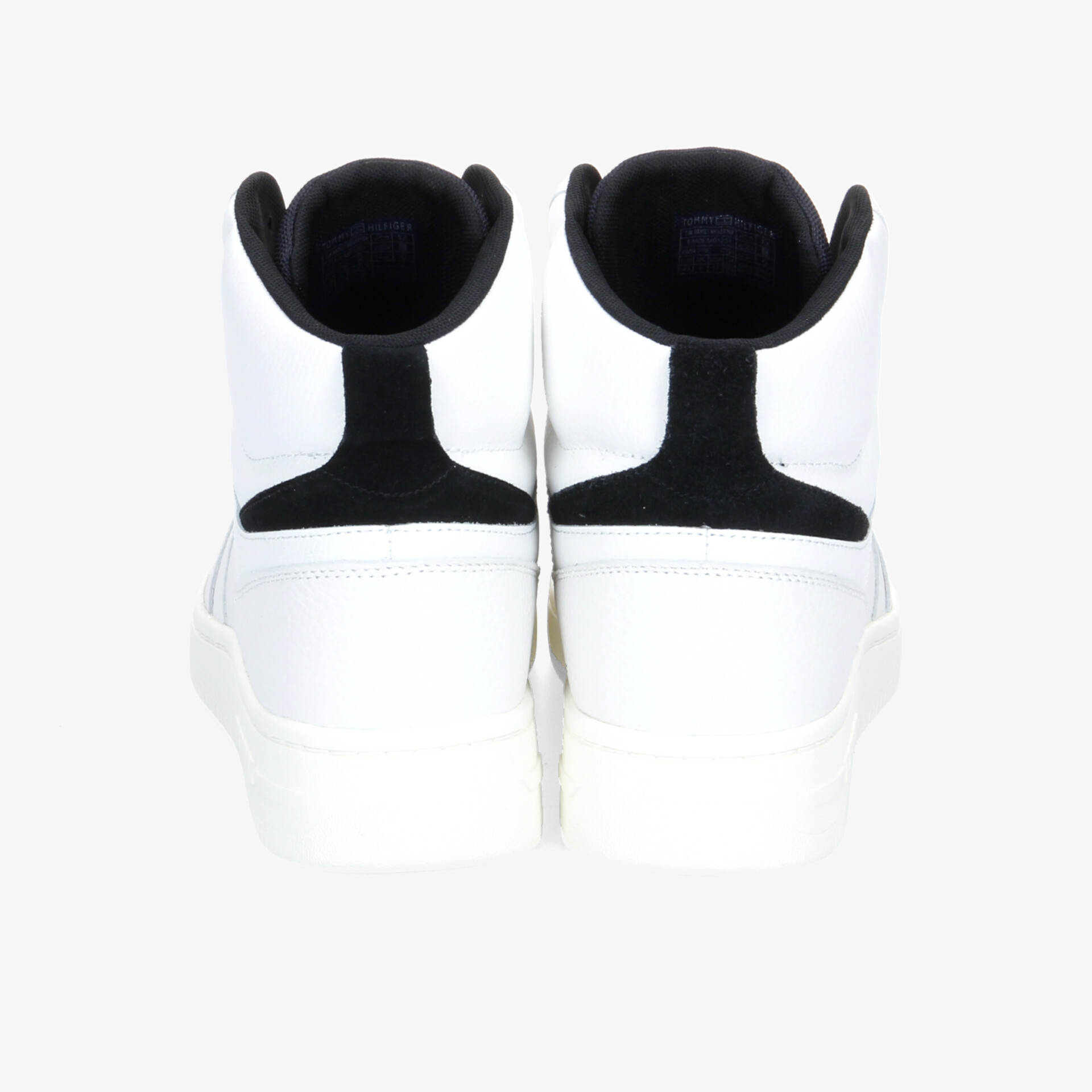 Moderne High-Top-Sneaker in Weiß mit schwarzem Detail für stilvolles Auftreten und hohen Tragekomfort.