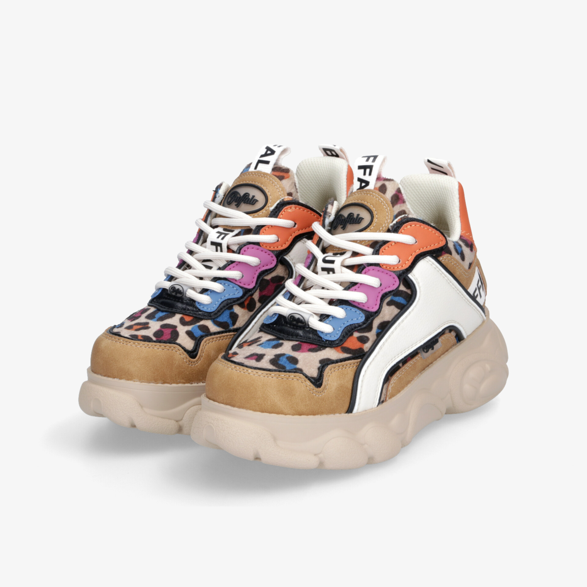 Mehrfarbige sportliche Sneakers mit gepolsterter Sohle und schnürung, komfortabel und robust gestaltet
