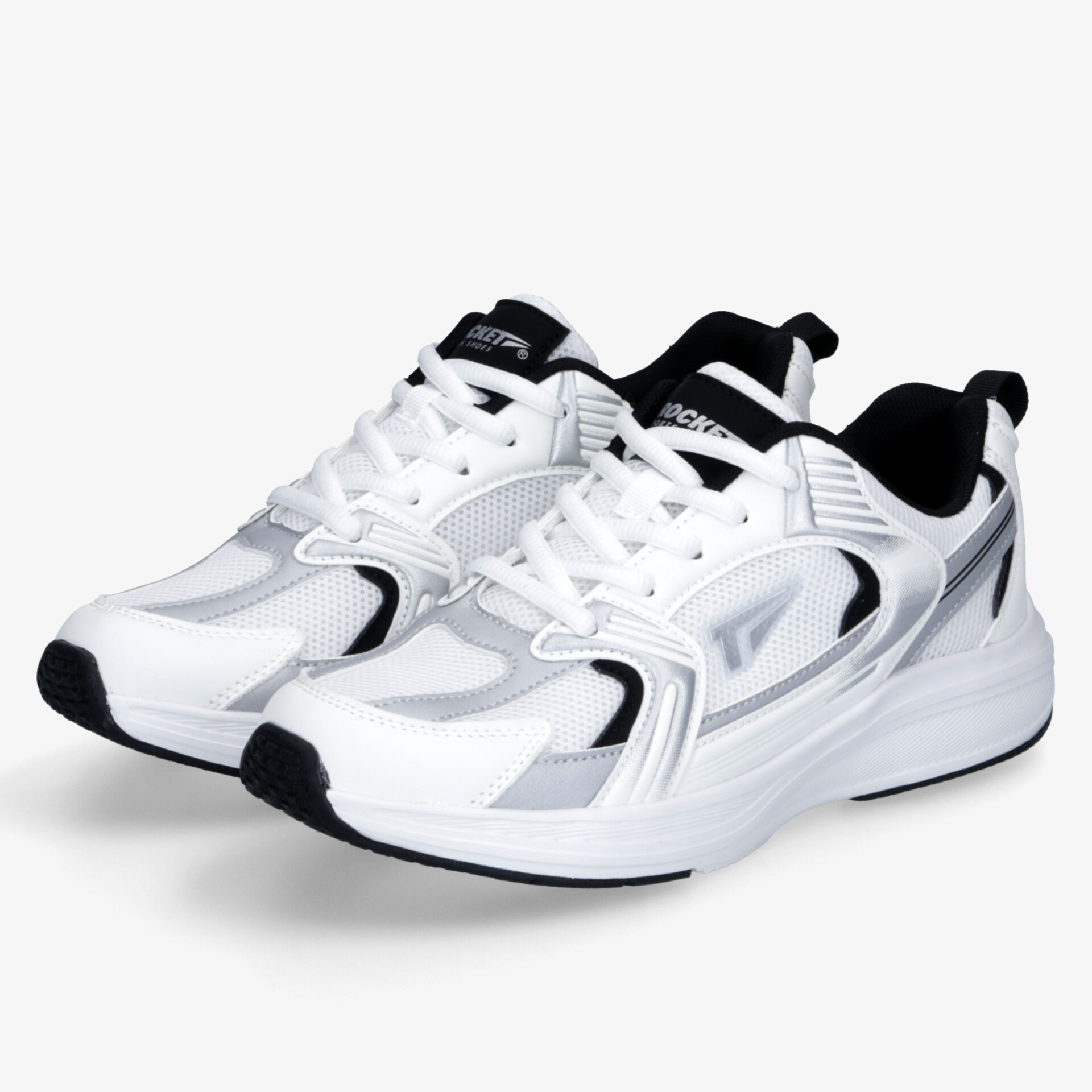 Weiß-schwarze Sportschuhe im Paar mit bequemem Design und rutschfester Sohle, ideal für sportliche Aktivitäten