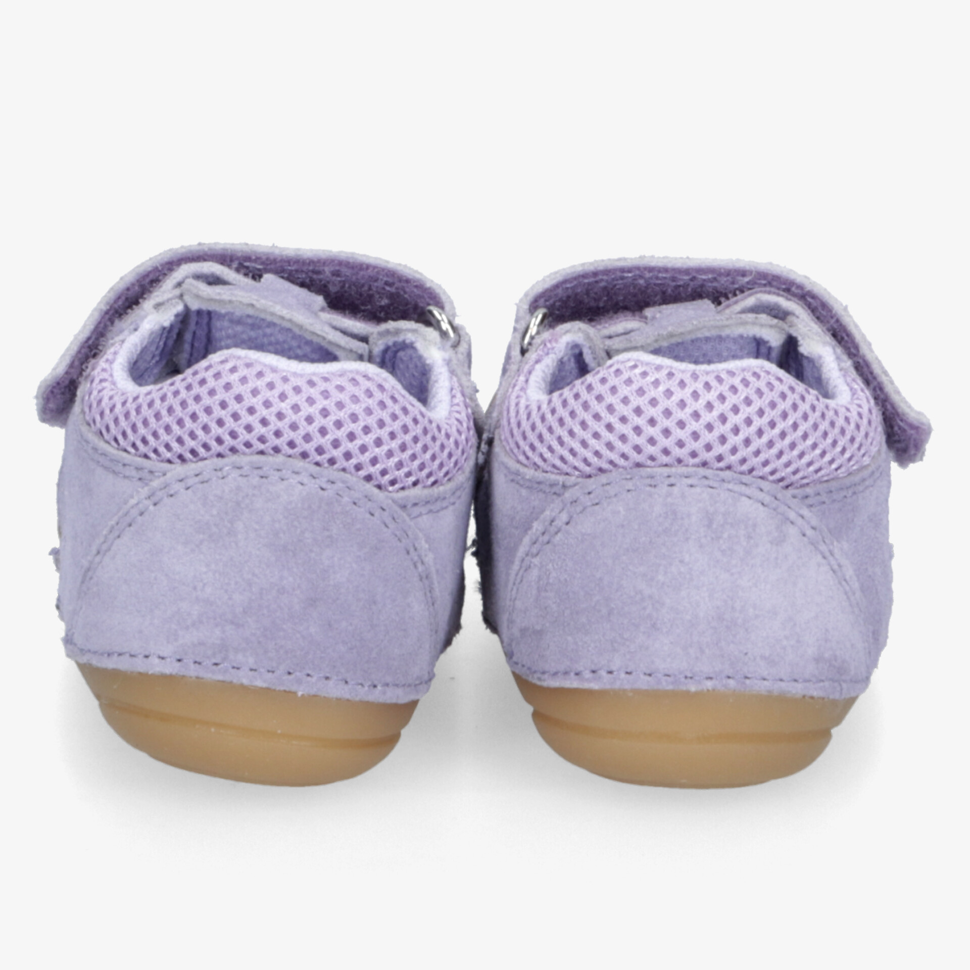 Lila Schuhe in Rückansicht mit gepolstertem Einstieg und rutschfester brauner Sohle, bequeme und flexible Passform