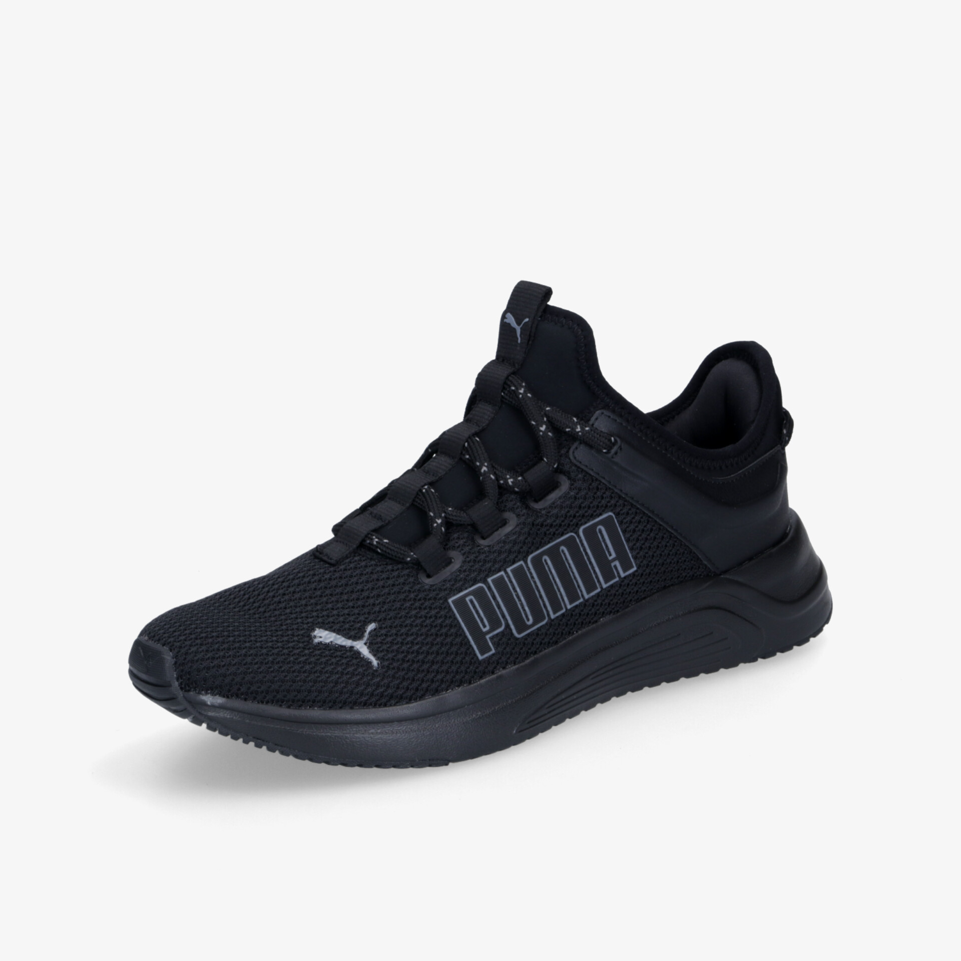 Schwarzer sportlicher Sneaker mit leichtem atmungsaktivem Material und rutschfester Sohle, bequem und flexibel