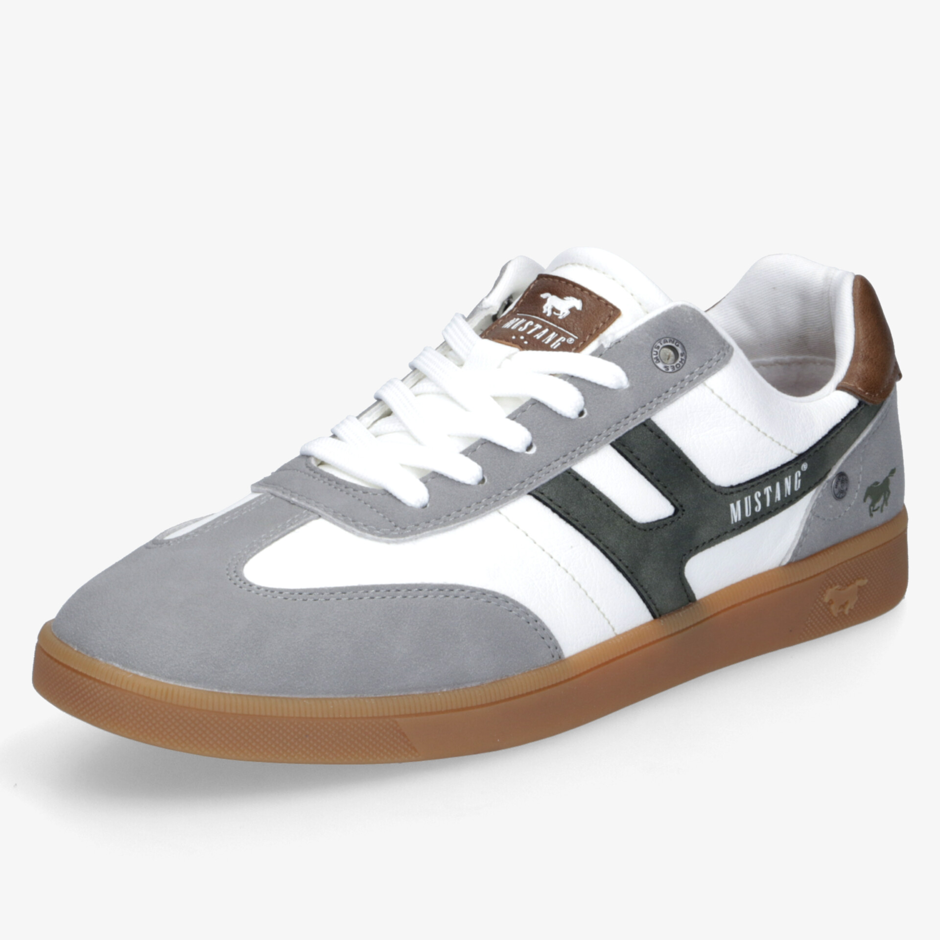 Sportlicher grauer Sneaker mit weißer Schnürung und brauner Sohle, bequemer, leichter Freizeitschuh für den Alltag